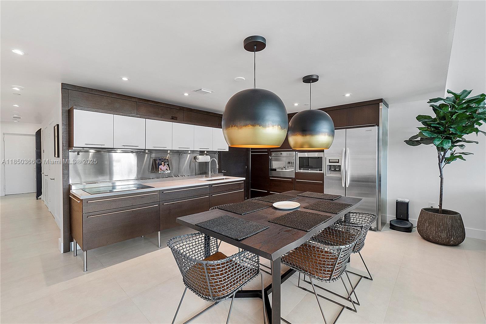 Miami Beach, Florida, 33140, United States, 1 Bedroom Bedrooms, ,1 BathroomBathrooms,Residential,For Sale,1906167