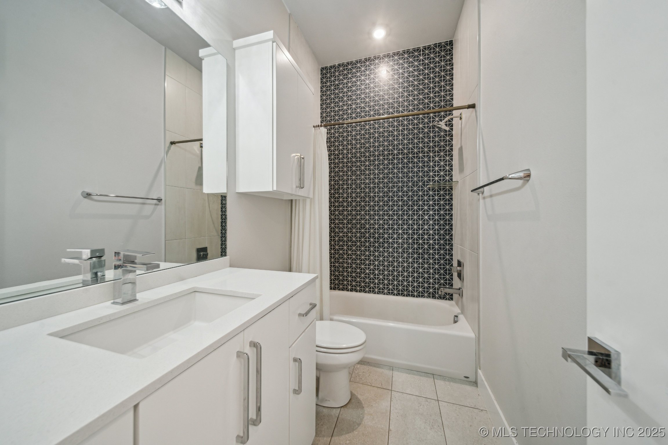 Tulsa, Oklahoma, 74105, United States, 4 Bedrooms Bedrooms, ,5 BathroomsBathrooms,Residential,For Sale,1827808