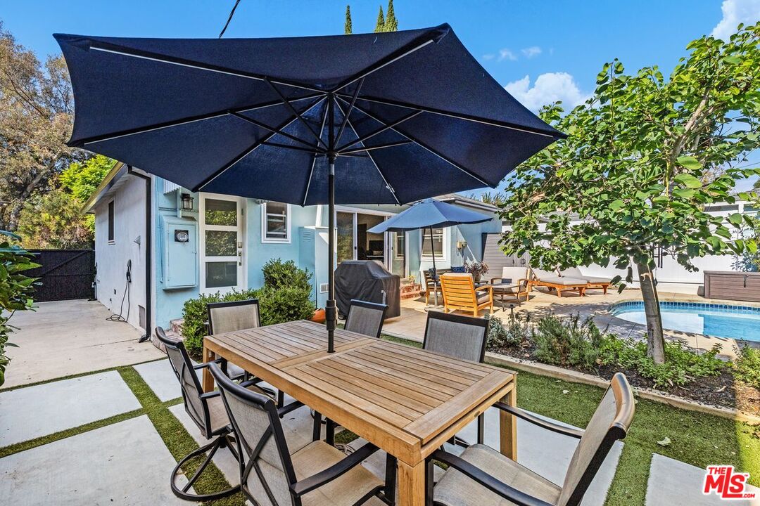 Los Angeles, California, 90034, United States, 4 Bedrooms Bedrooms, ,Residential,For Sale,1991116