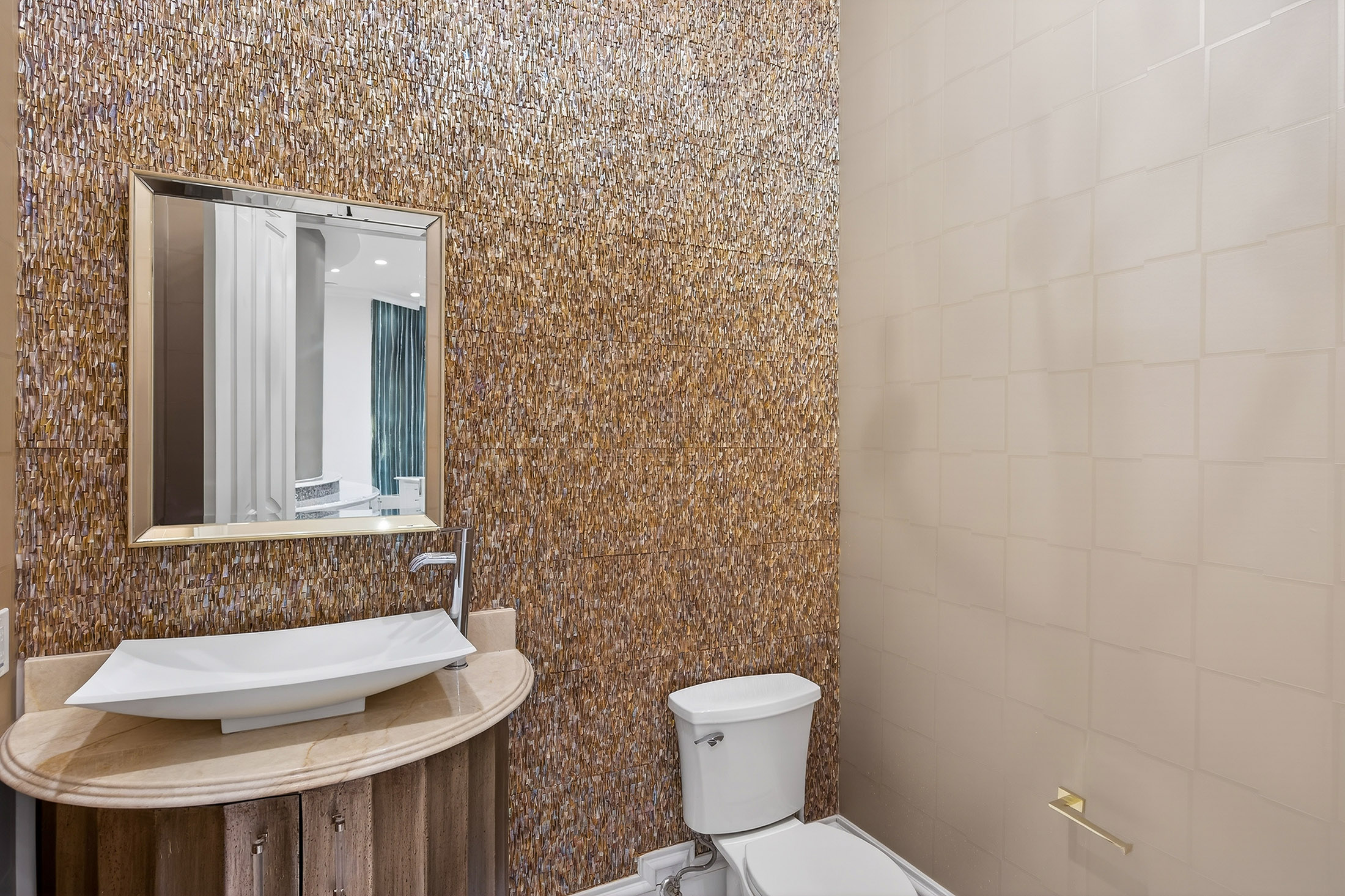  Exceptional Gated Estate with Resort-caliber Grounds - 物件實景