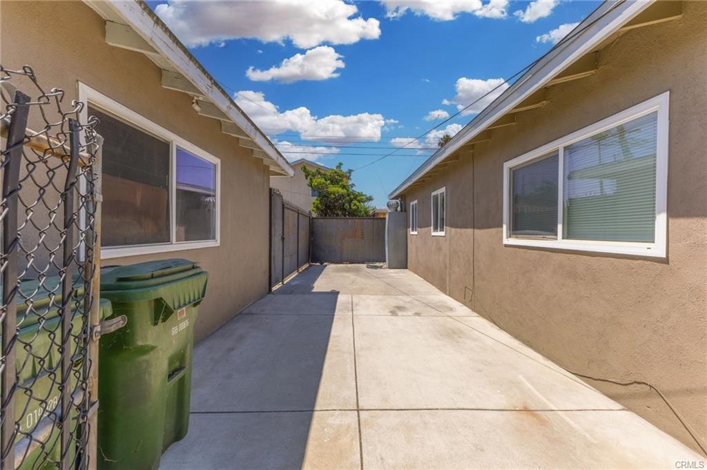 Compton, California, 90221, United States, 3 Bedrooms Bedrooms, ,2 BathroomsBathrooms,Residential,For Sale,1922771