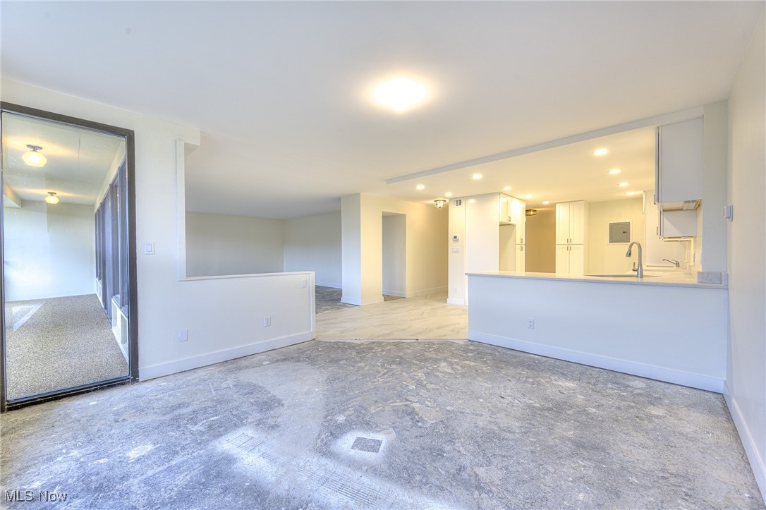 Bratenahl, Ohio, 44108, United States, 2 Bedrooms Bedrooms, ,3 BathroomsBathrooms,Residential,For Sale,1987332