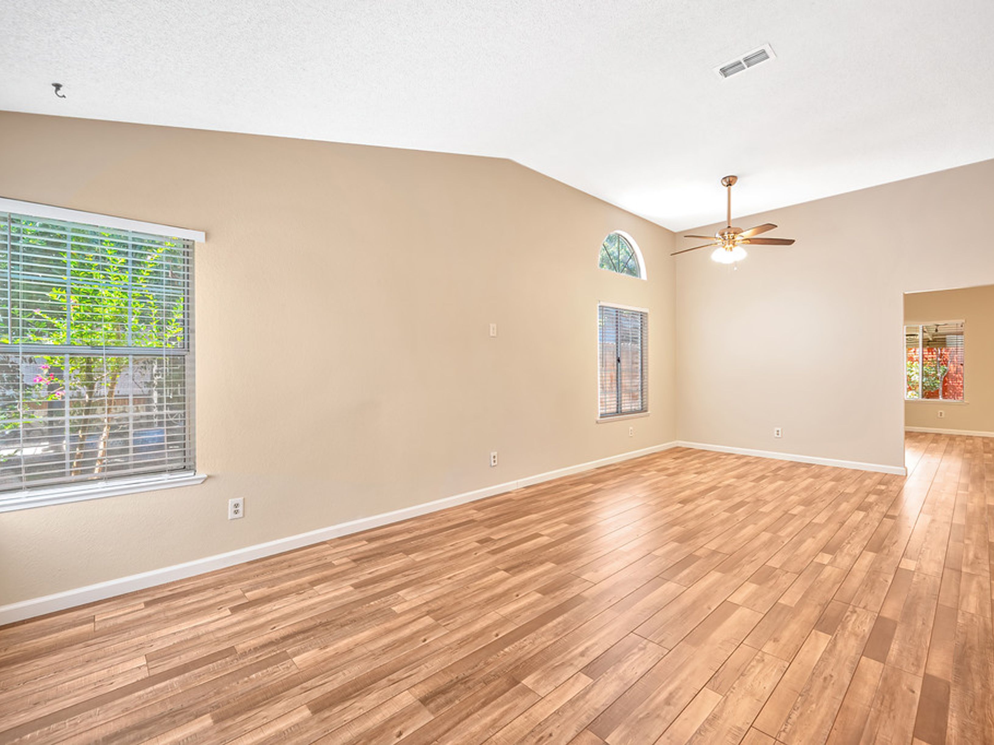  2712 Stoughton Way, Sacramento, CA 95827 - 物件實景