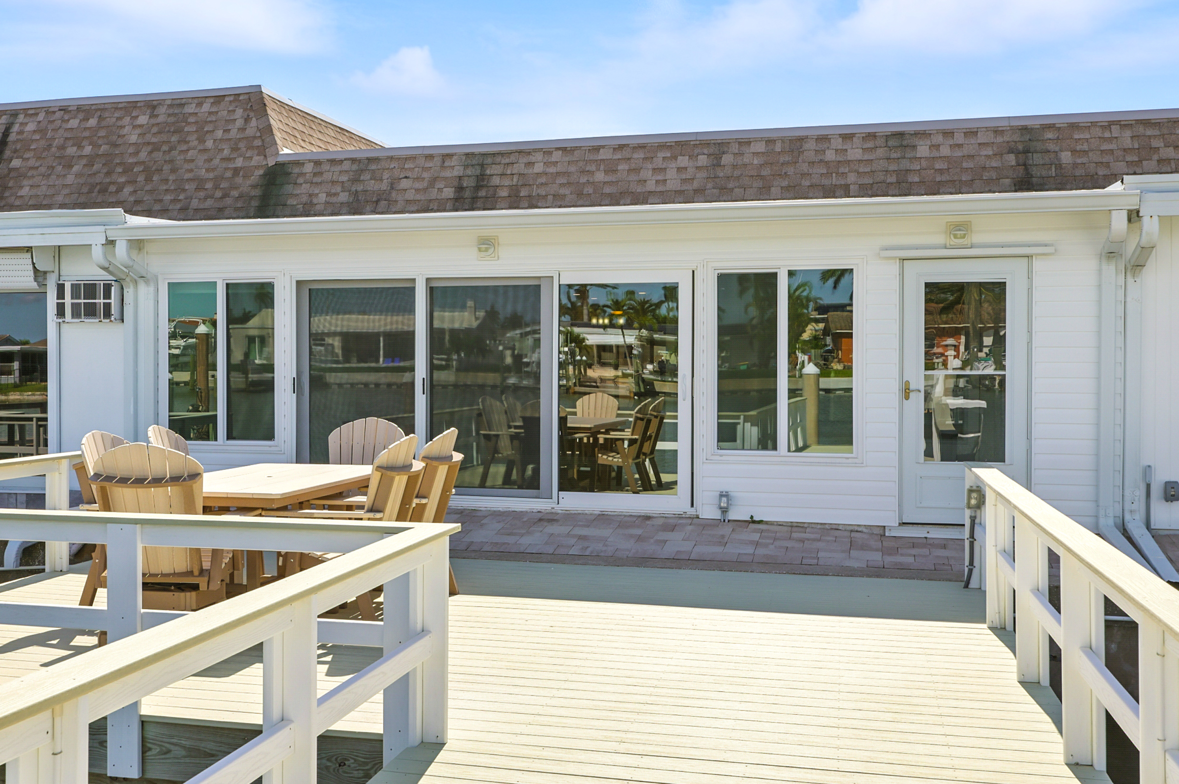 St. Petersburg, Florida, 33708, United States, 2 Bedrooms Bedrooms, ,2 BathroomsBathrooms,Residential,For Sale,1976301