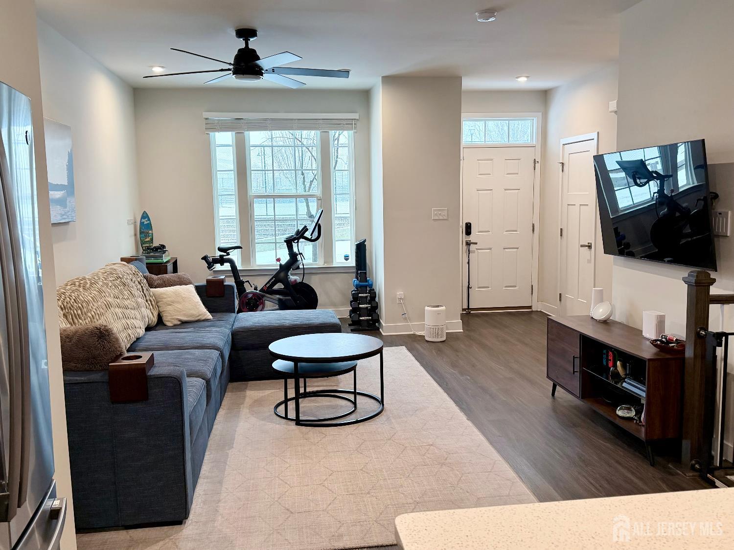 Parlin, New Jersey, 08859, United States, 3 Bedrooms Bedrooms, ,3 BathroomsBathrooms,Residential,For Sale,2012044