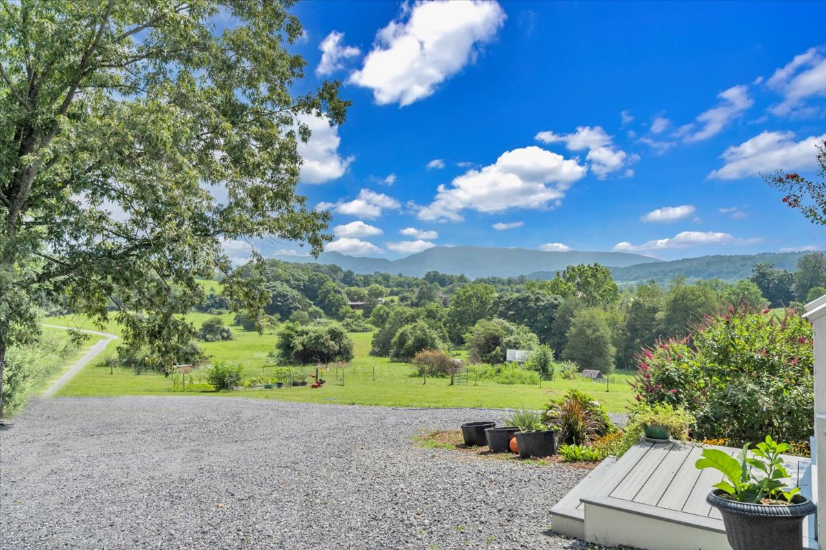 Buchanan, Virginia, 24066, United States, 5 Bedrooms Bedrooms, ,4 BathroomsBathrooms,Residential,For Sale,1900741