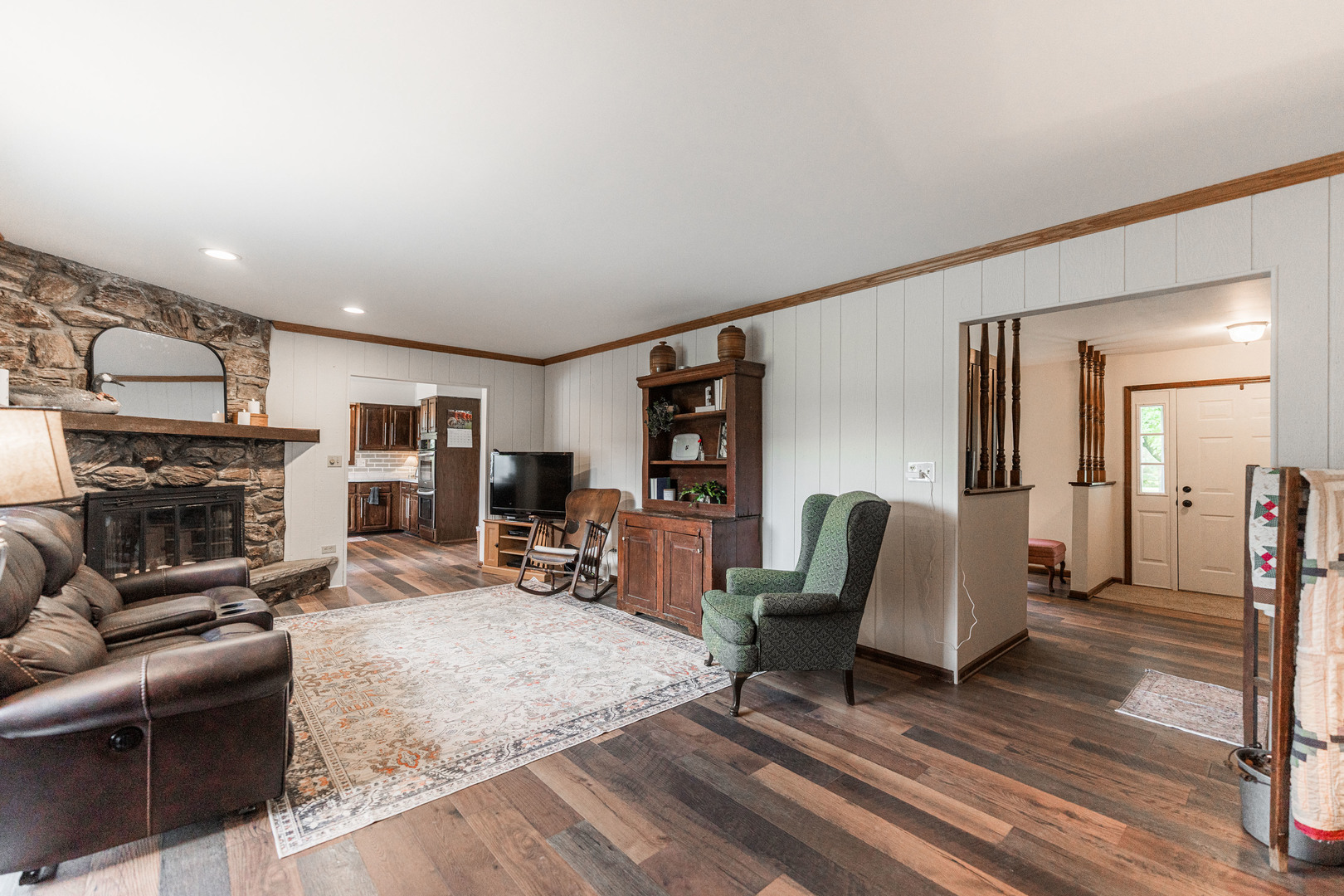 Hinckley, Illinois, 60520, United States, 3 Bedrooms Bedrooms, ,2 BathroomsBathrooms,Residential,For Sale,1921683