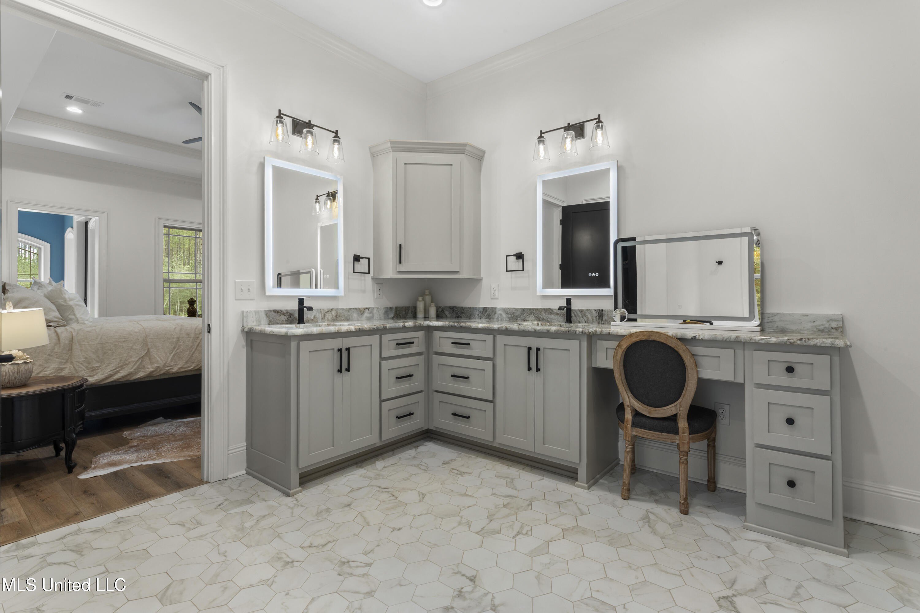 Gulfport, Mississippi, 39503, United States, 5 Bedrooms Bedrooms, ,5 BathroomsBathrooms,Residential,For Sale,1974357