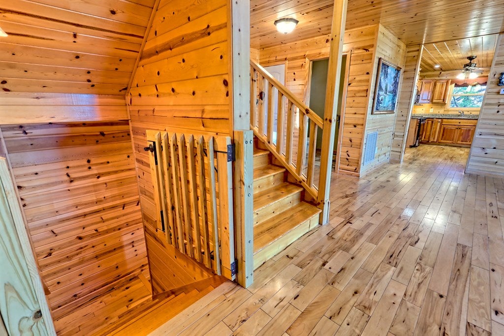 Young Harris, Georgia, 30582, United States, 4 Bedrooms Bedrooms, ,5 BathroomsBathrooms,Residential,For Sale,1987920