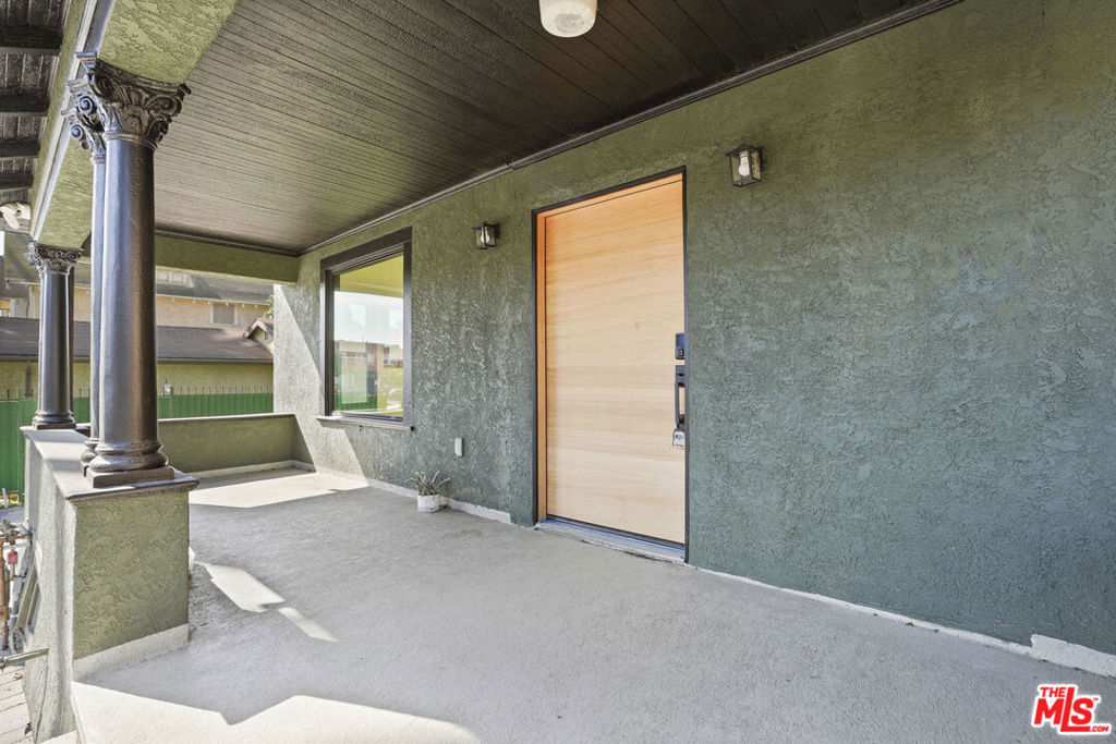 Los Angeles, California, 90007, United States, 5 Bedrooms Bedrooms, ,3 BathroomsBathrooms,Residential,For Sale,1975111