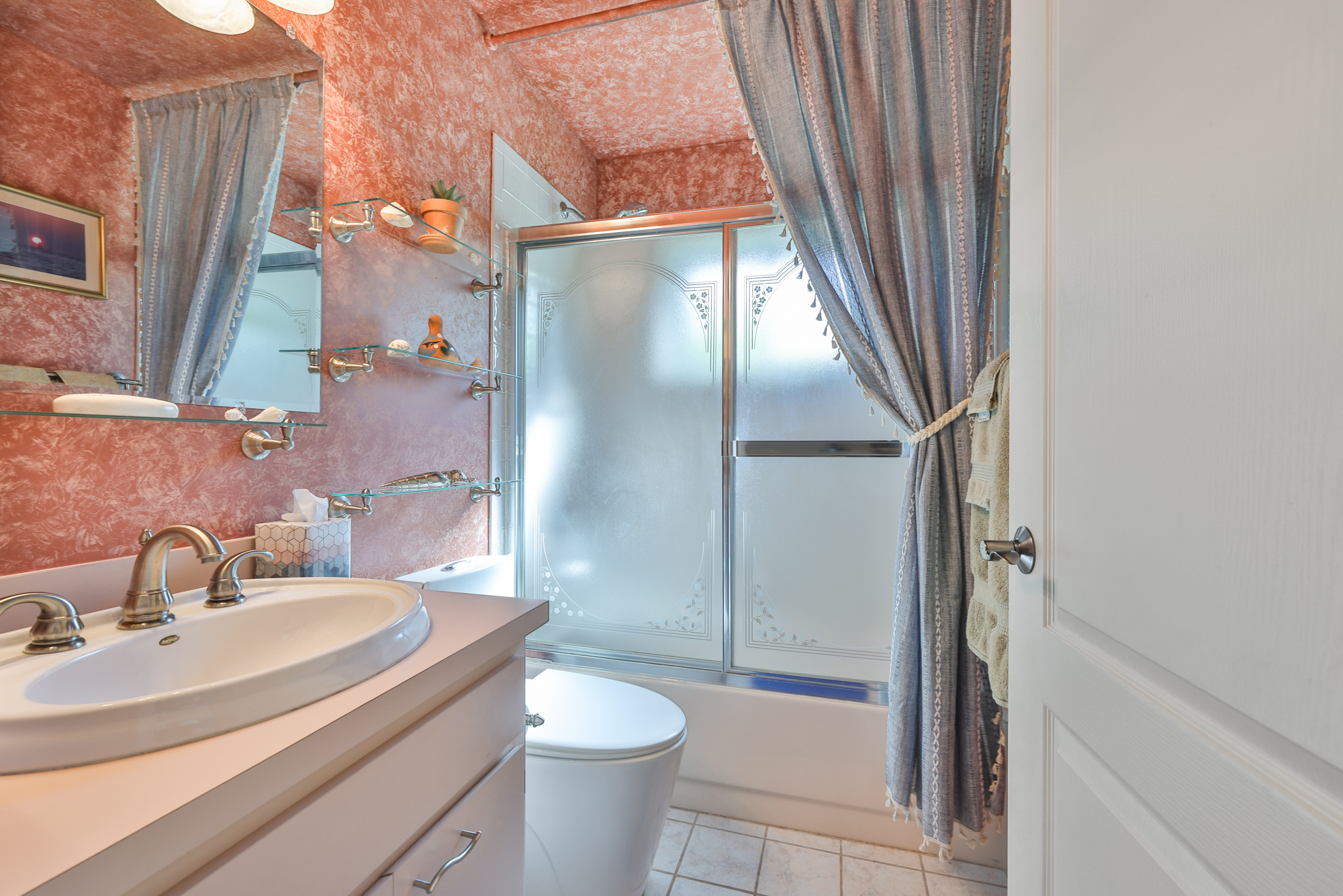 Tampa, Florida, 33635, United States, 4 Bedrooms Bedrooms, ,2 BathroomsBathrooms,Residential,For Sale,1996495