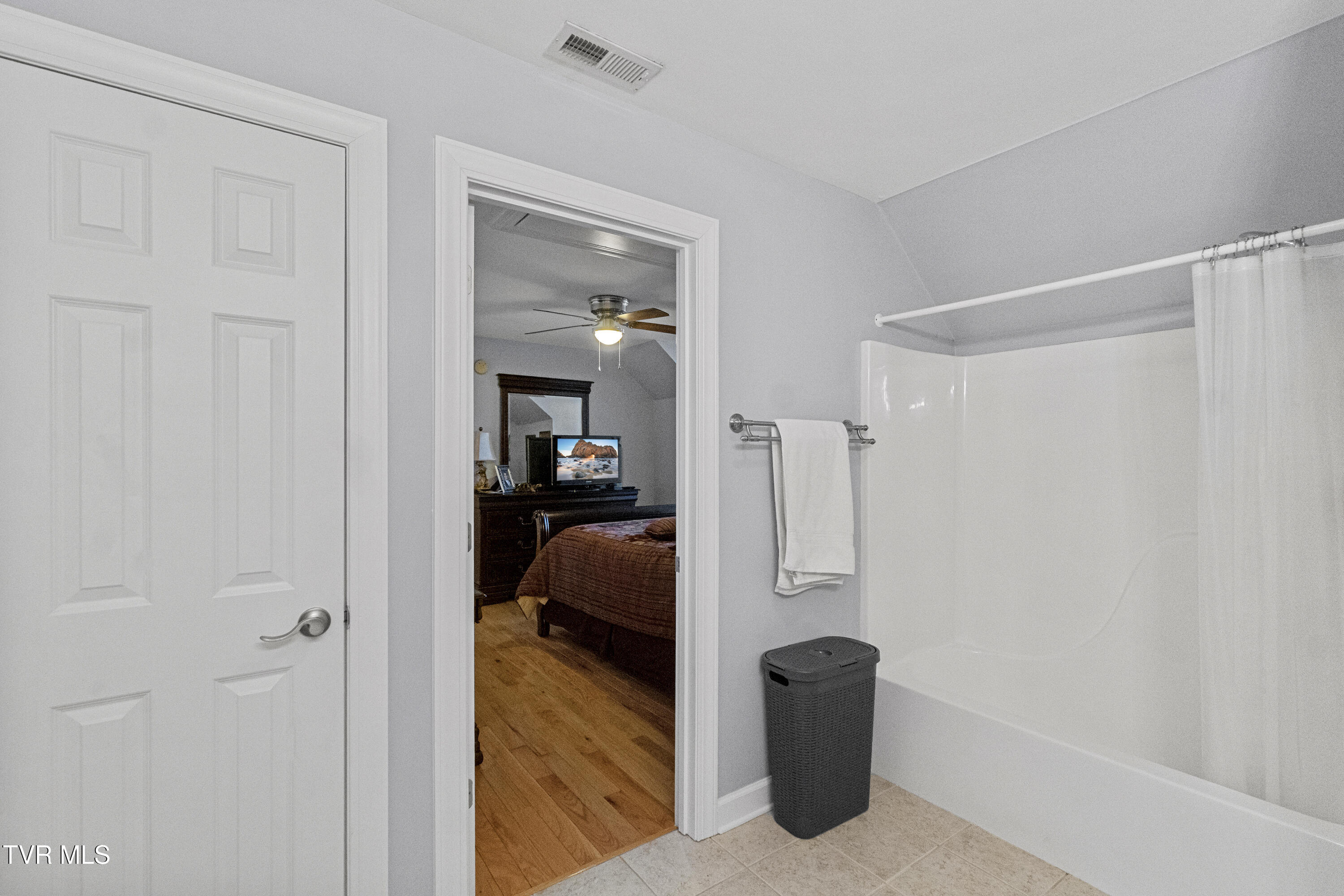 Greeneville, Tennessee, 37745, United States, 5 Bedrooms Bedrooms, ,5 BathroomsBathrooms,Residential,For Sale,2012581