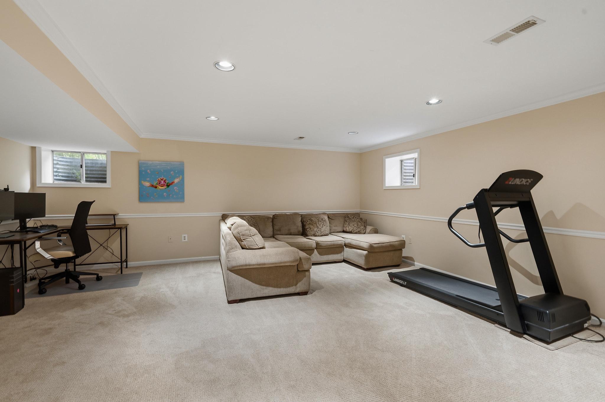  210 Falcon Ridge Road, Great Falls, VA, 22066 - 物件實景