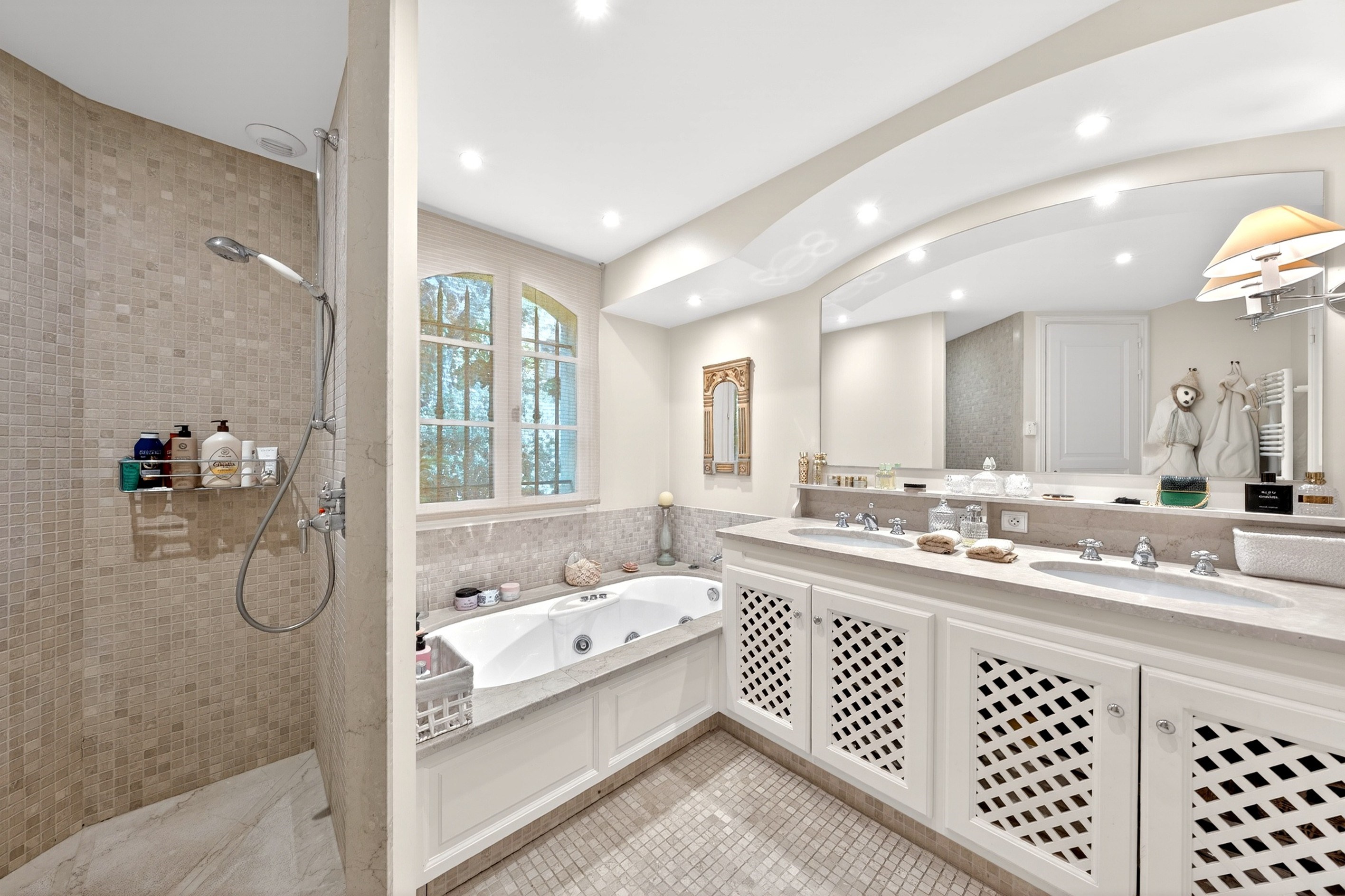  Luxury villa in Mougins with heated pool and panoramic views near the historic … - 物件實景