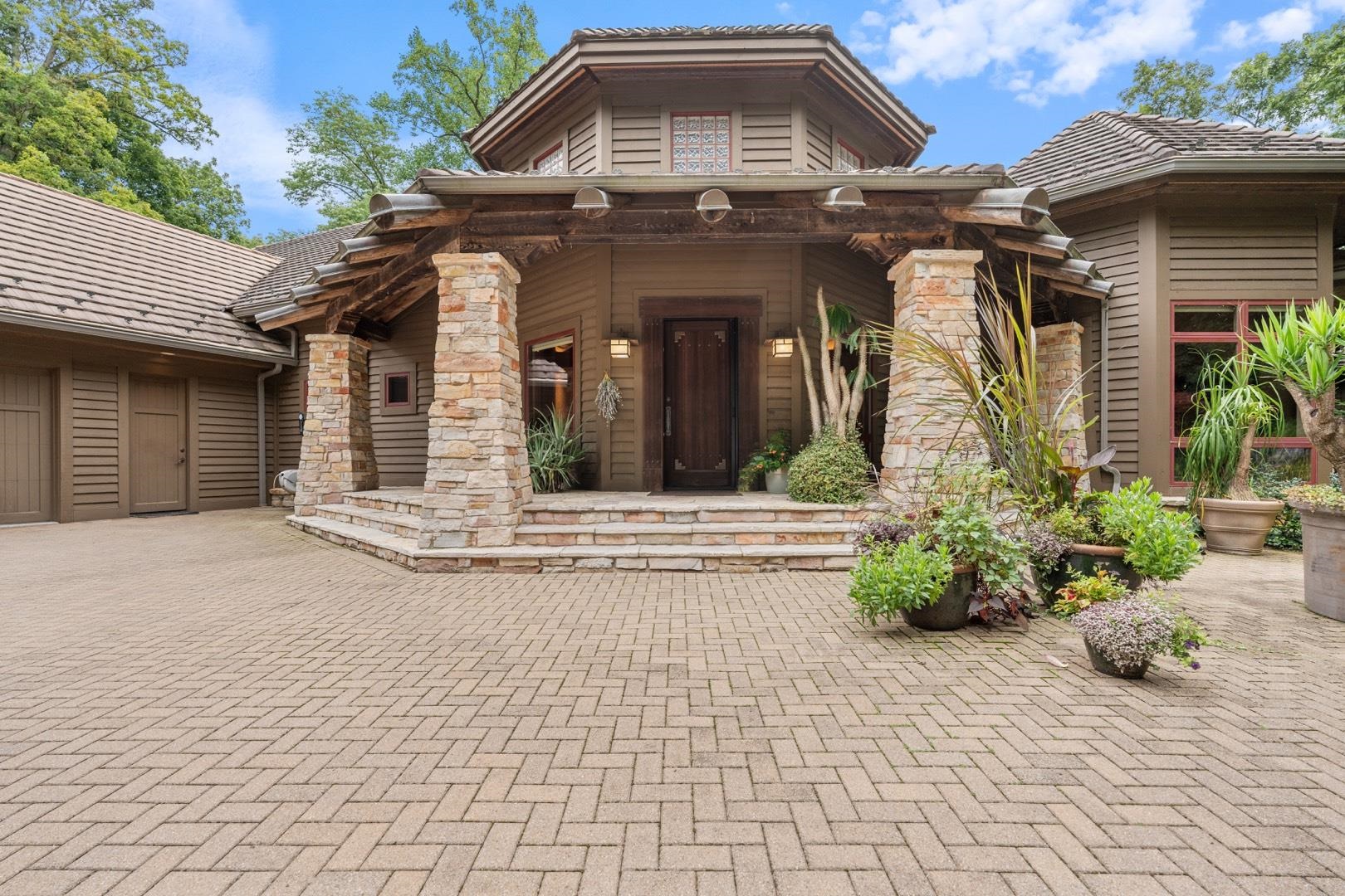 Leesburg, Indiana, 46538, United States, 3 Bedrooms Bedrooms, ,4 BathroomsBathrooms,Residential,For Sale,1924615