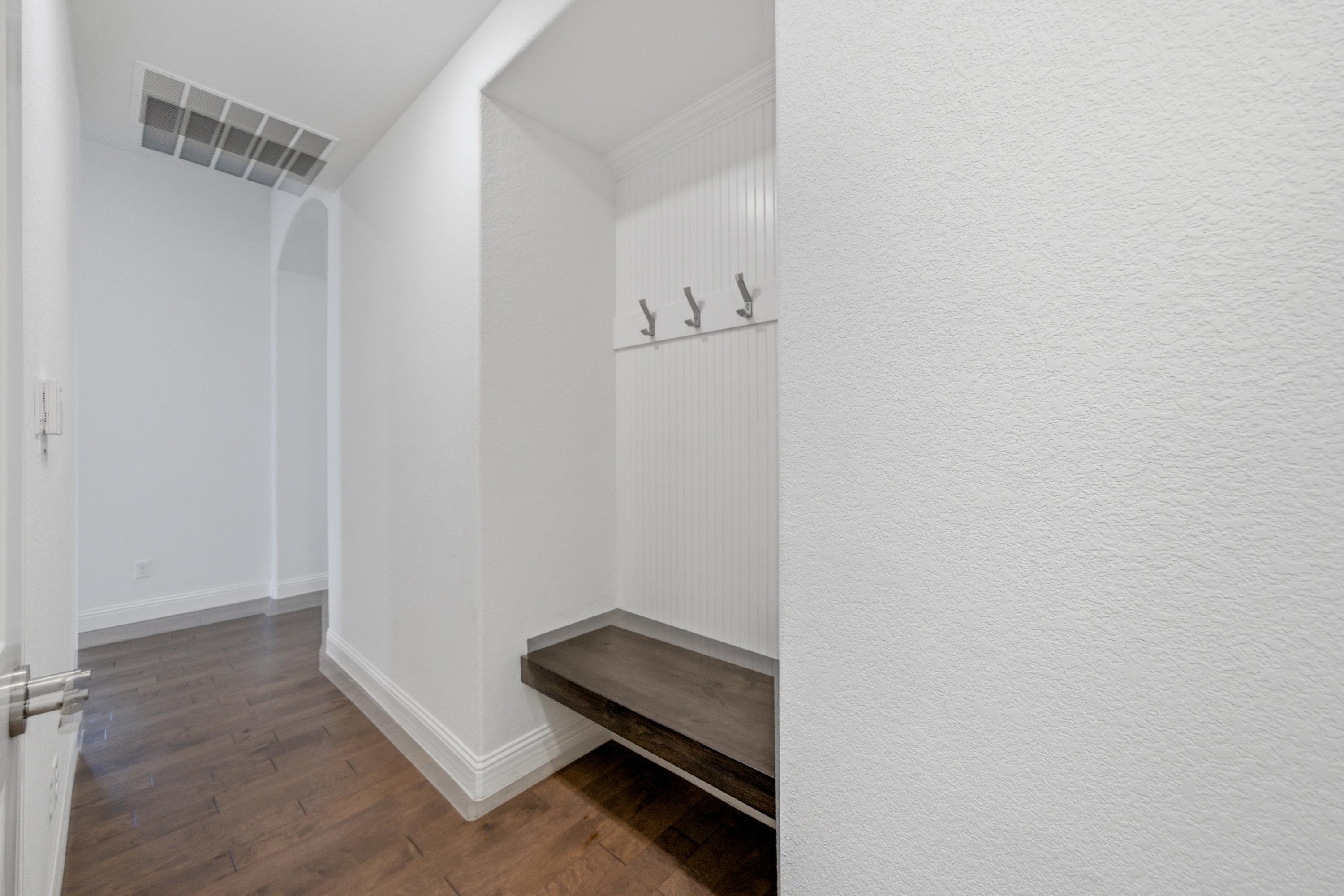  Skip the New Build. Established Walsh Phase 1 with a Backyard Putting Green - 物件實景