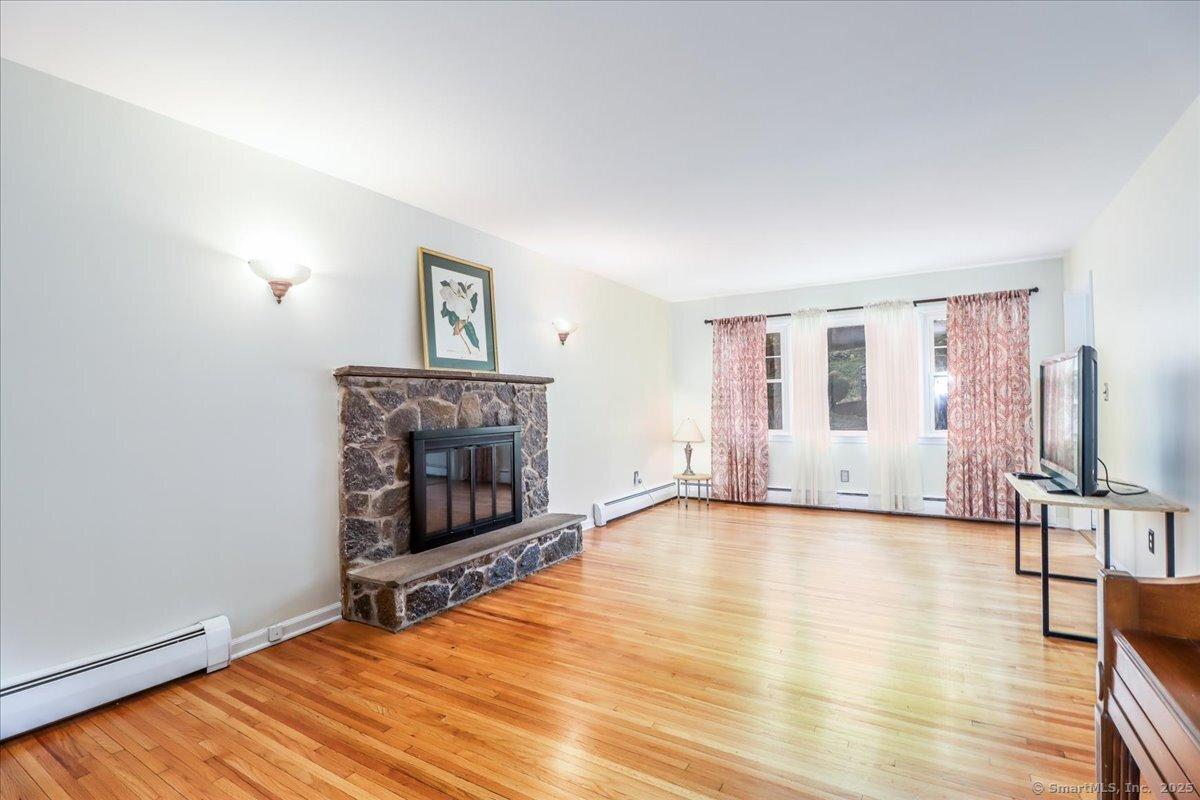 Trumbull, Connecticut, 06611, United States, 4 Bedrooms Bedrooms, ,3 BathroomsBathrooms,Residential,For Sale,1935894