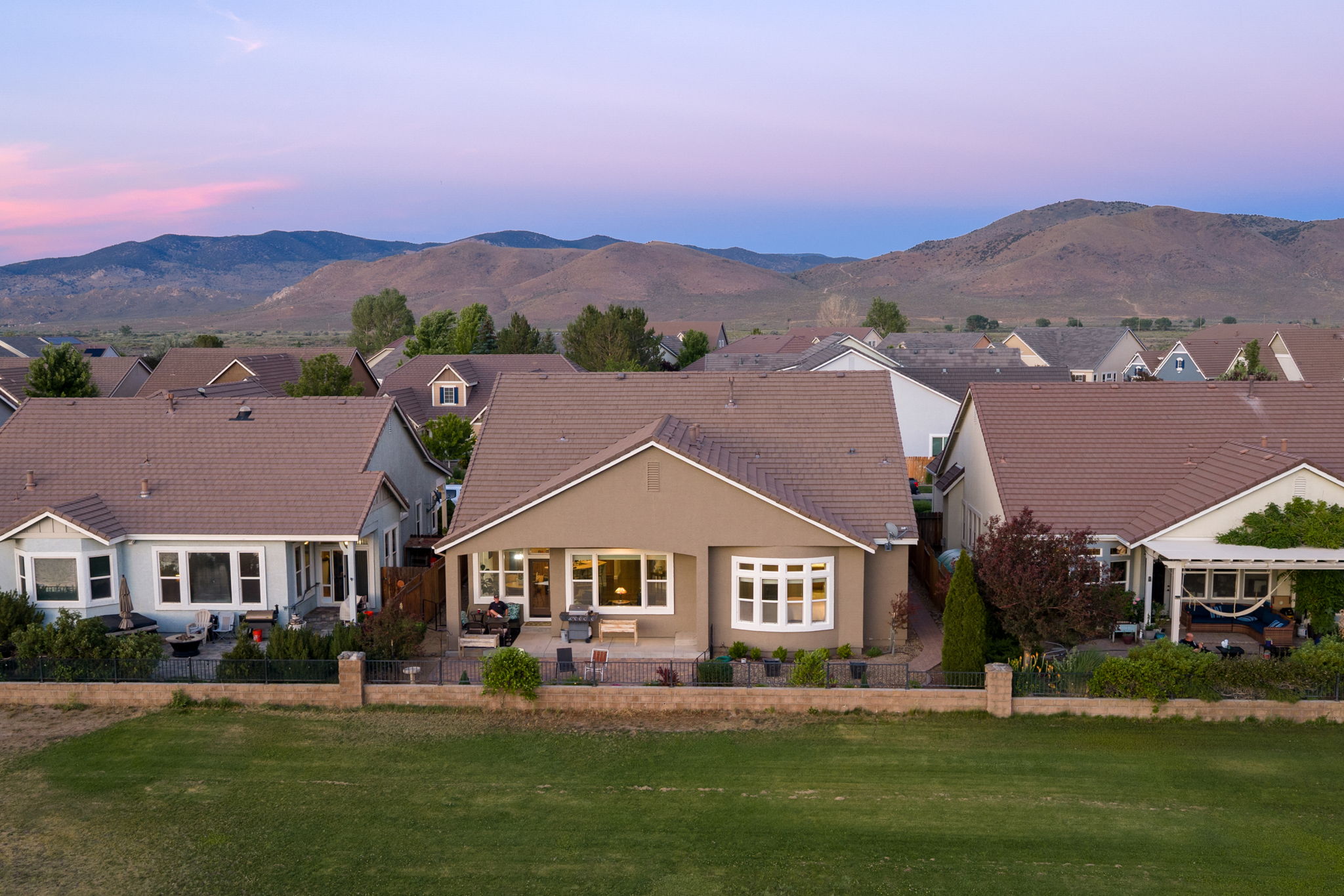  Refined Minden Living with Designer Touches and Captivating Mountain Views - 物件實景