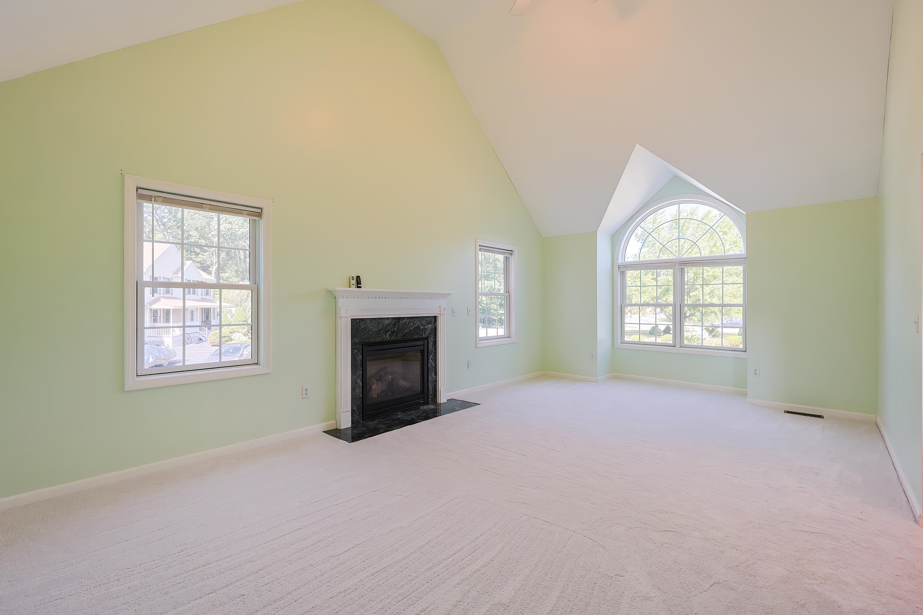 Derry, New Hampshire, 03038, United States, 3 Bedrooms Bedrooms, ,2 BathroomsBathrooms,Residential,For Sale,1926194