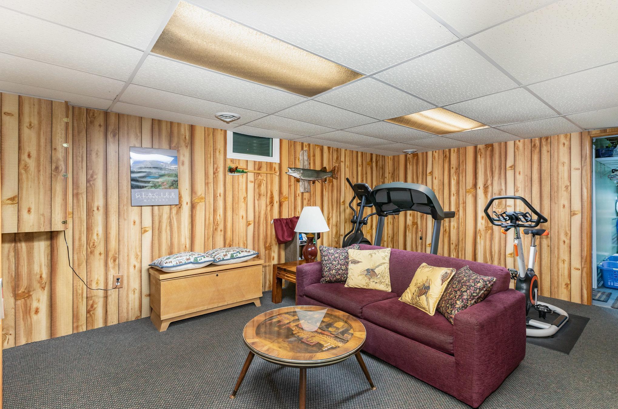 Lakeville, Minnesota, 55044, United States, 5 Bedrooms Bedrooms, ,1 BathroomBathrooms,Residential,For Sale,1989528