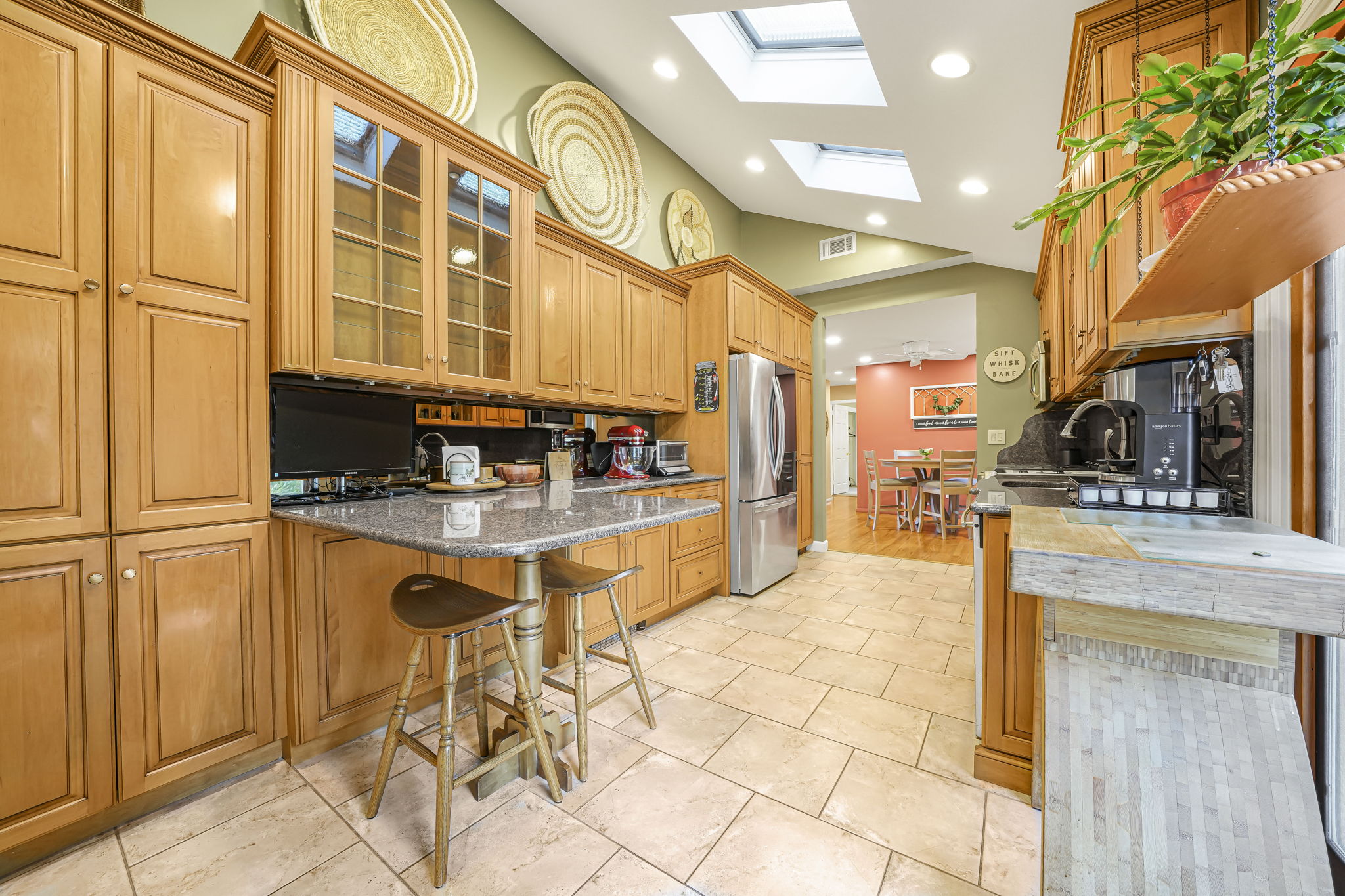 Lincoln Park, New Jersey, 07035, United States, 6 Bedrooms Bedrooms, ,4 BathroomsBathrooms,Residential,For Sale,1986151