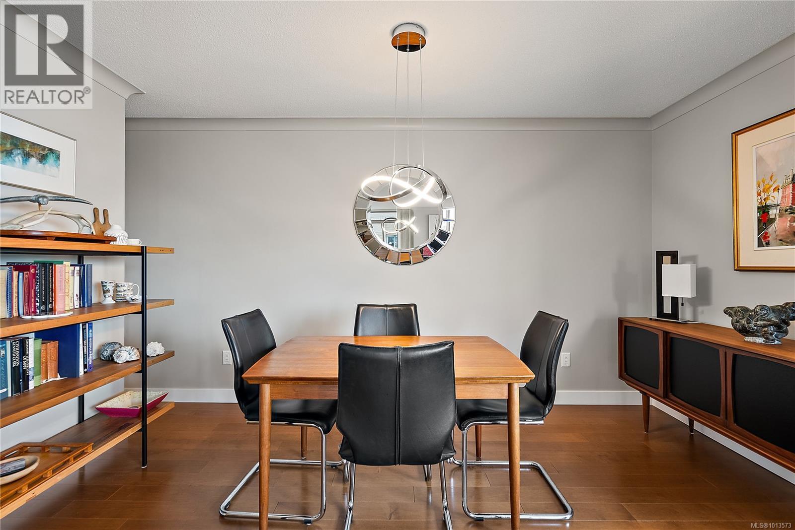 VICTORIA, British Columbia, V8V 4Y1, CA, 2 Bedrooms Bedrooms, ,2 BathroomsBathrooms,Residential,For Sale,1951175