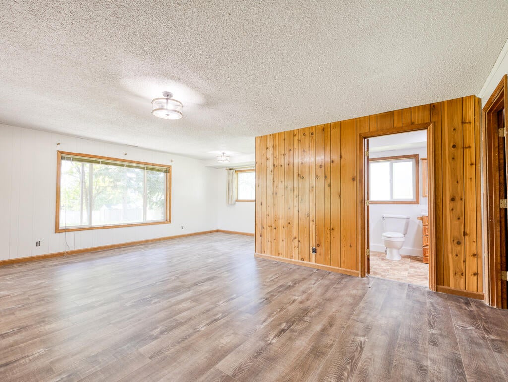 Klamath Falls, Oregon, 97601, United States, 3 Bedrooms Bedrooms, ,3 BathroomsBathrooms,Residential,For Sale,1859648