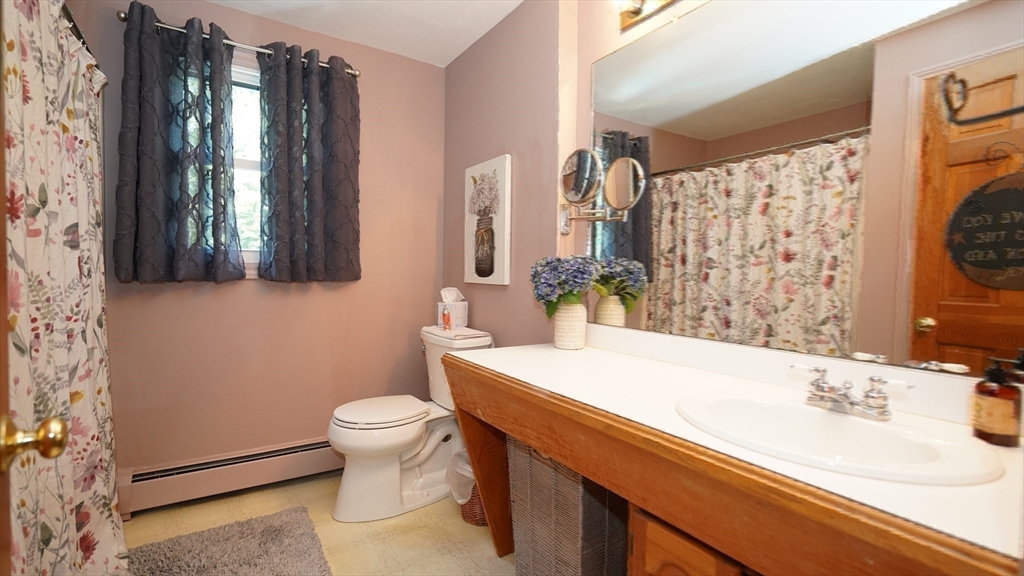 Franklin, Massachusetts, 02038, United States, 3 Bedrooms Bedrooms, ,2 BathroomsBathrooms,Residential,For Sale,1976390