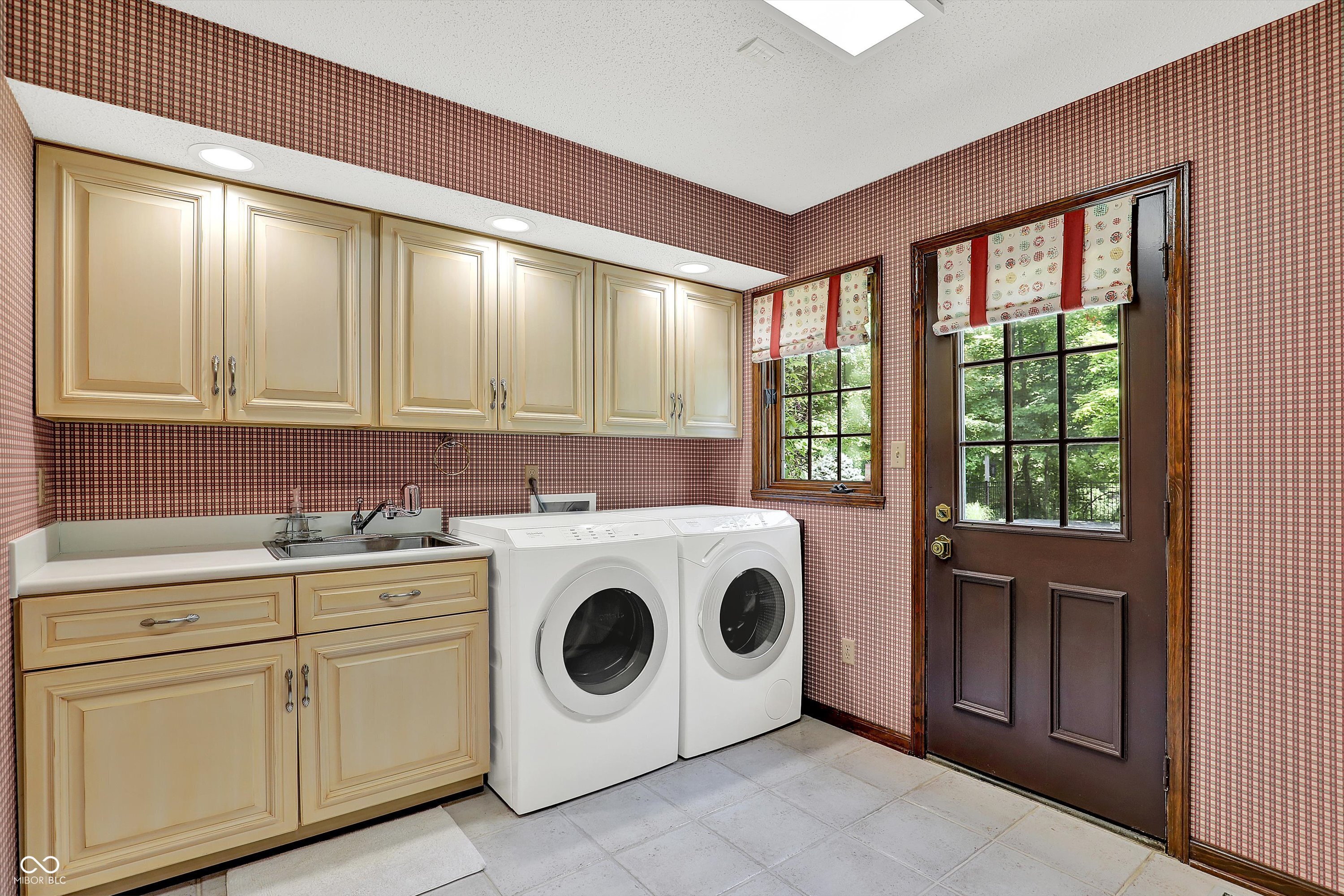 Indianapolis, Indiana, 46260, United States, 4 Bedrooms Bedrooms, ,6 BathroomsBathrooms,Residential,For Sale,1976230