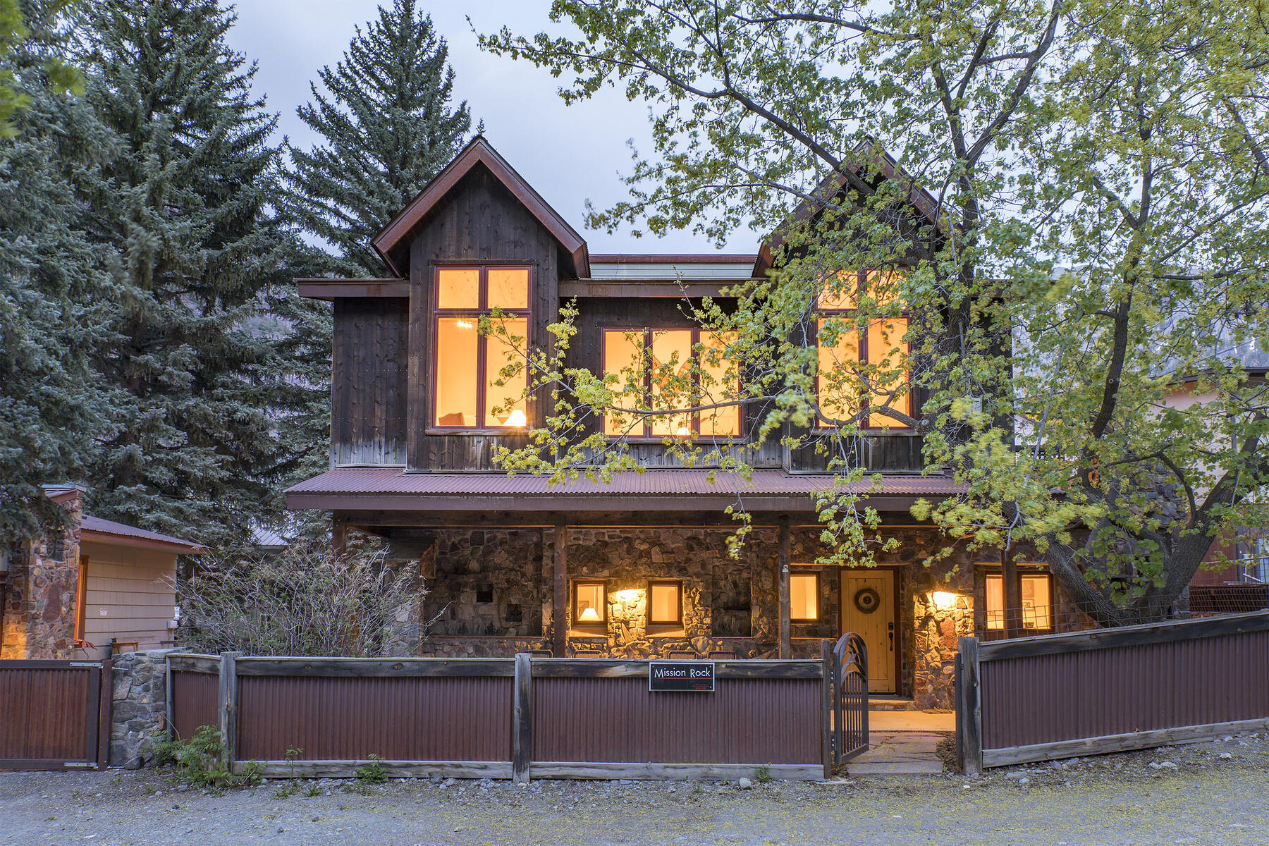  Mission Rock Residential Triplex in Downtown Ouray - 物件實景