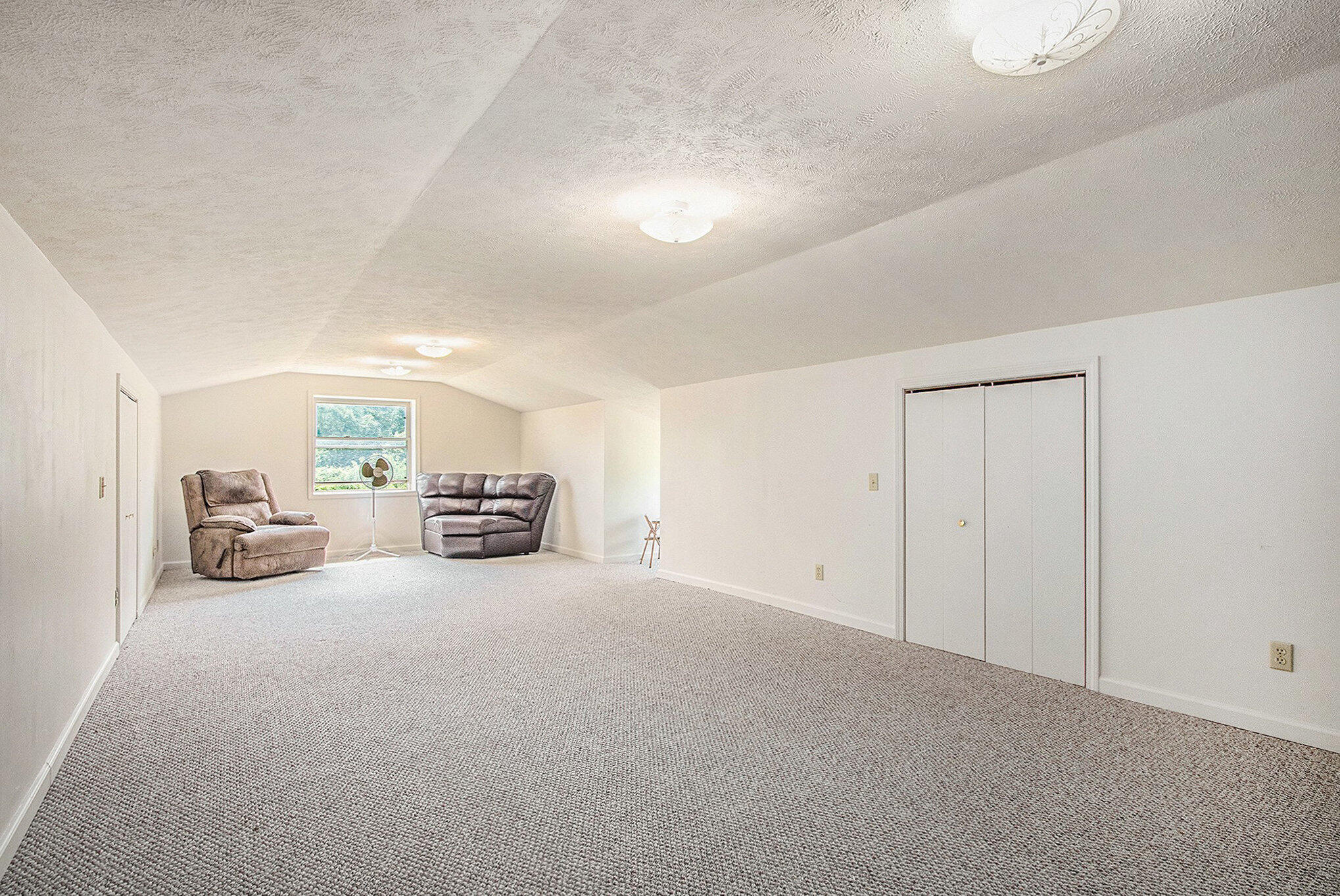 Niles, Michigan, 49120, United States, 2 Bedrooms Bedrooms, ,2 BathroomsBathrooms,Residential,For Sale,1979115