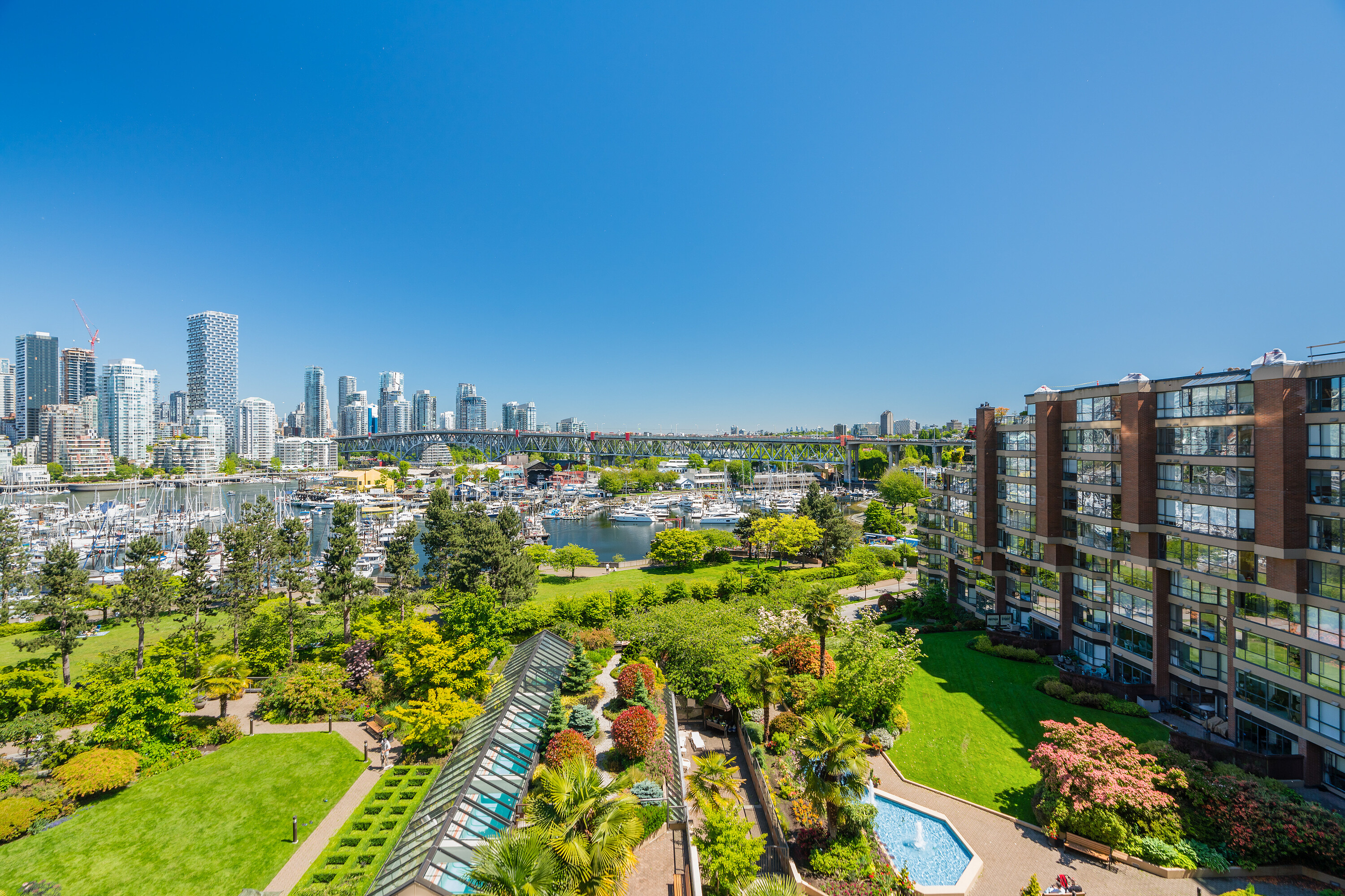  False Creek Resort-Like Living - 物件實景