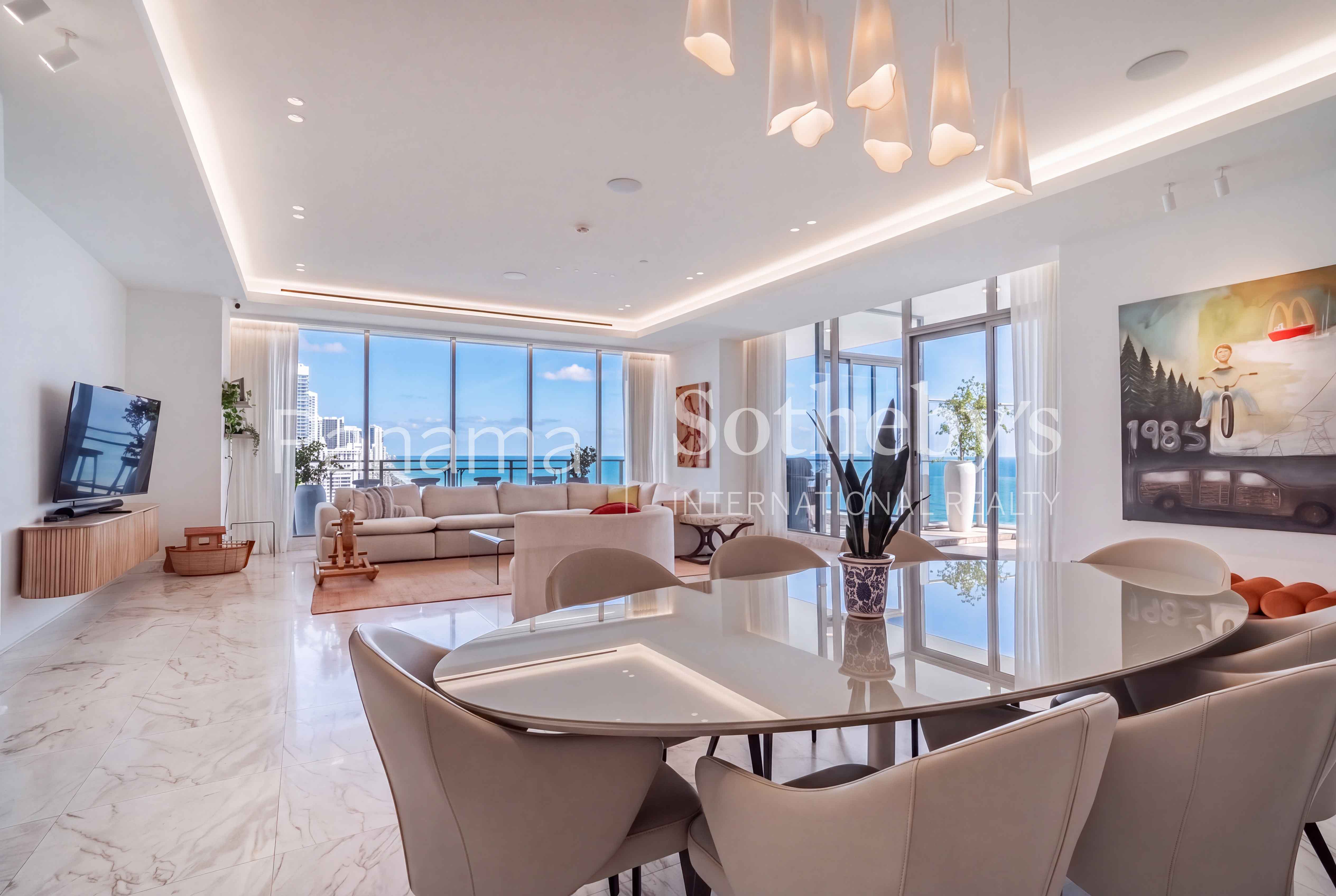  Four-Bedroom Full-Floor Penthouse with Private Jacuzzi  Regalia, Costa del Este - 物件實景