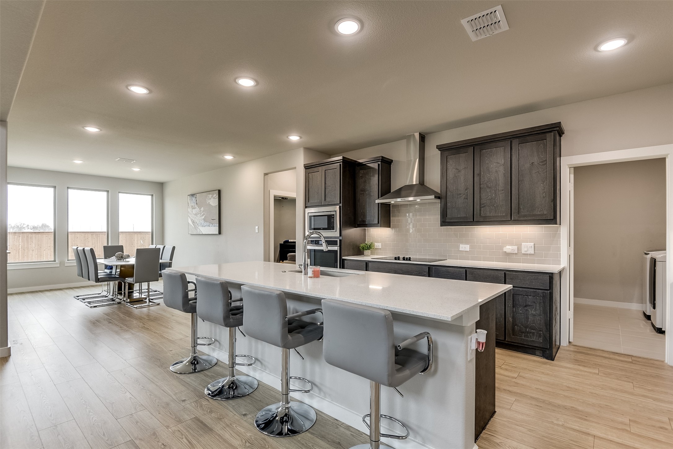 Waxahachie, Texas, 75165, United States, 4 Bedrooms Bedrooms, ,3 BathroomsBathrooms,Residential,For Sale,1925624