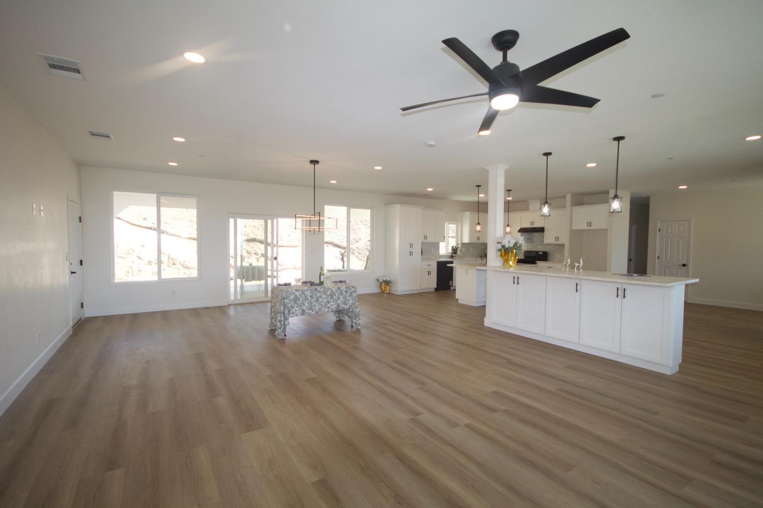 Coarsegold, California, 93614, United States, 3 Bedrooms Bedrooms, ,2 BathroomsBathrooms,Residential,For Sale,2011368