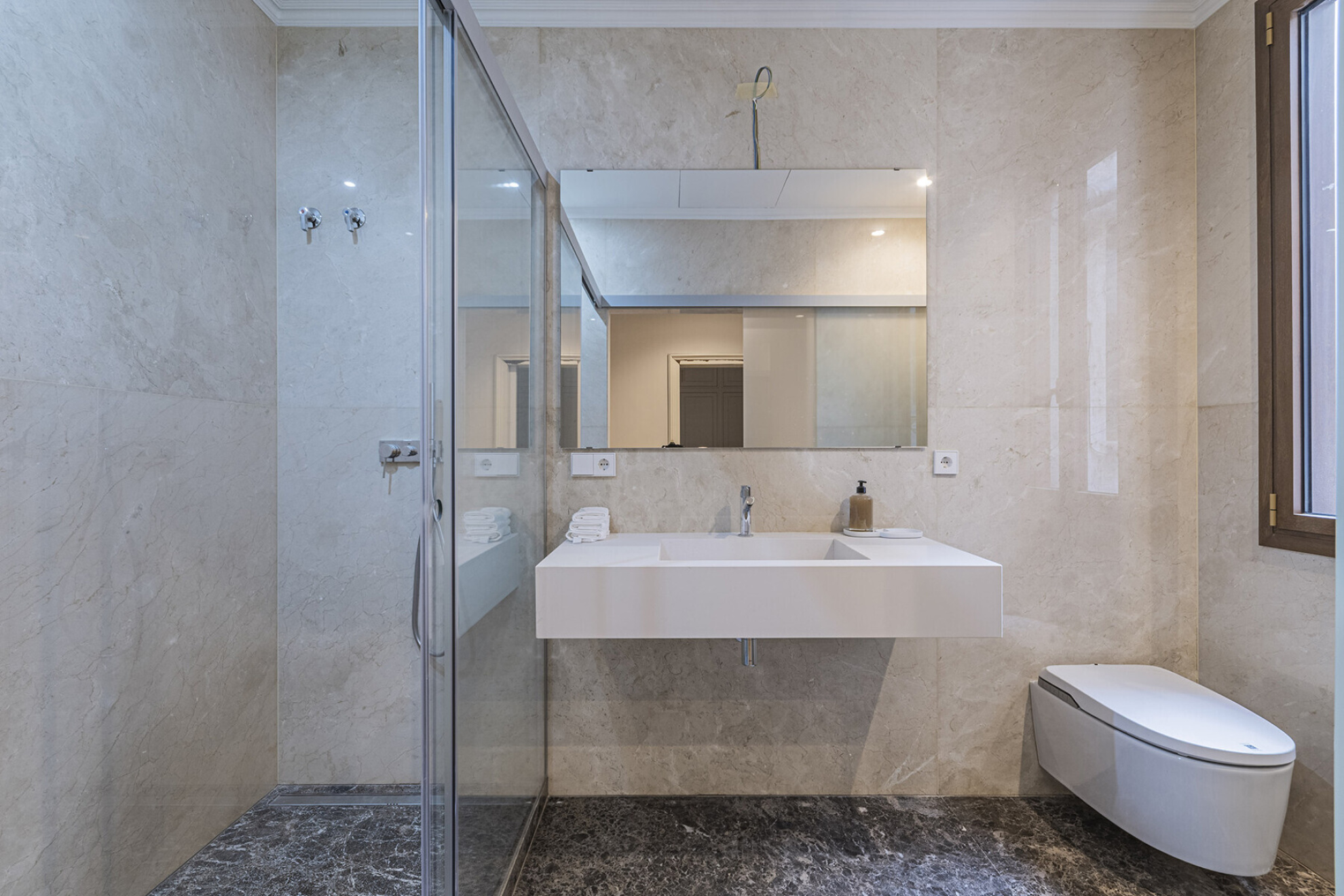  Renovated high-rise apartment in a stately building in Eixample. - 物件實景