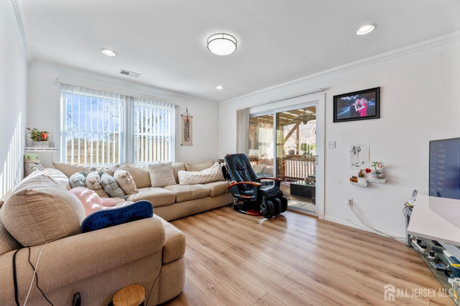 Edison, New Jersey, 08817, United States, 3 Bedrooms Bedrooms, ,2 BathroomsBathrooms,Residential,For Sale,2010060