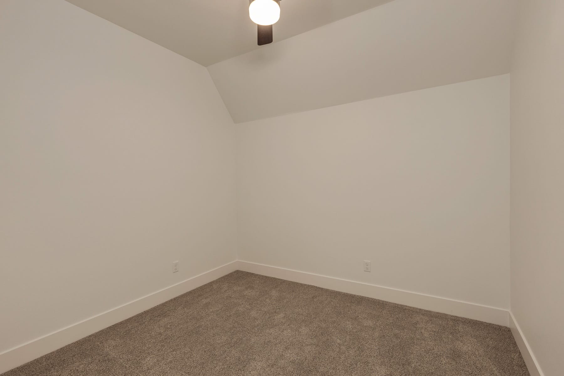  413 NE Moonwake Lane #16 Depoe Bay, OR 97341 - 物件實景