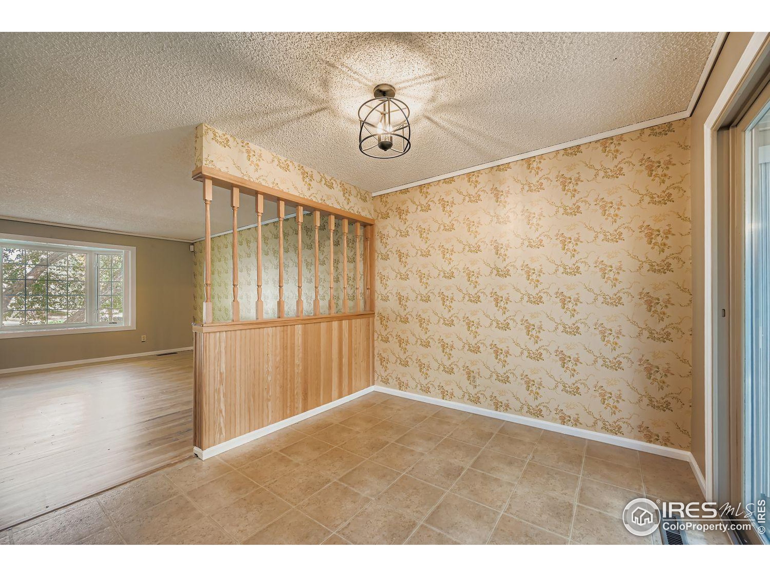 Longmont, Colorado, 80501, United States, 4 Bedrooms Bedrooms, ,2 BathroomsBathrooms,Residential,For Sale,1994687