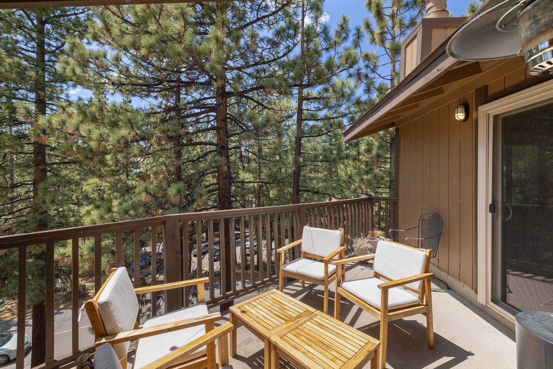  Expansive Nevada-Side Tahoe Retreat in Coveted Lake Village Setting - 物件實景