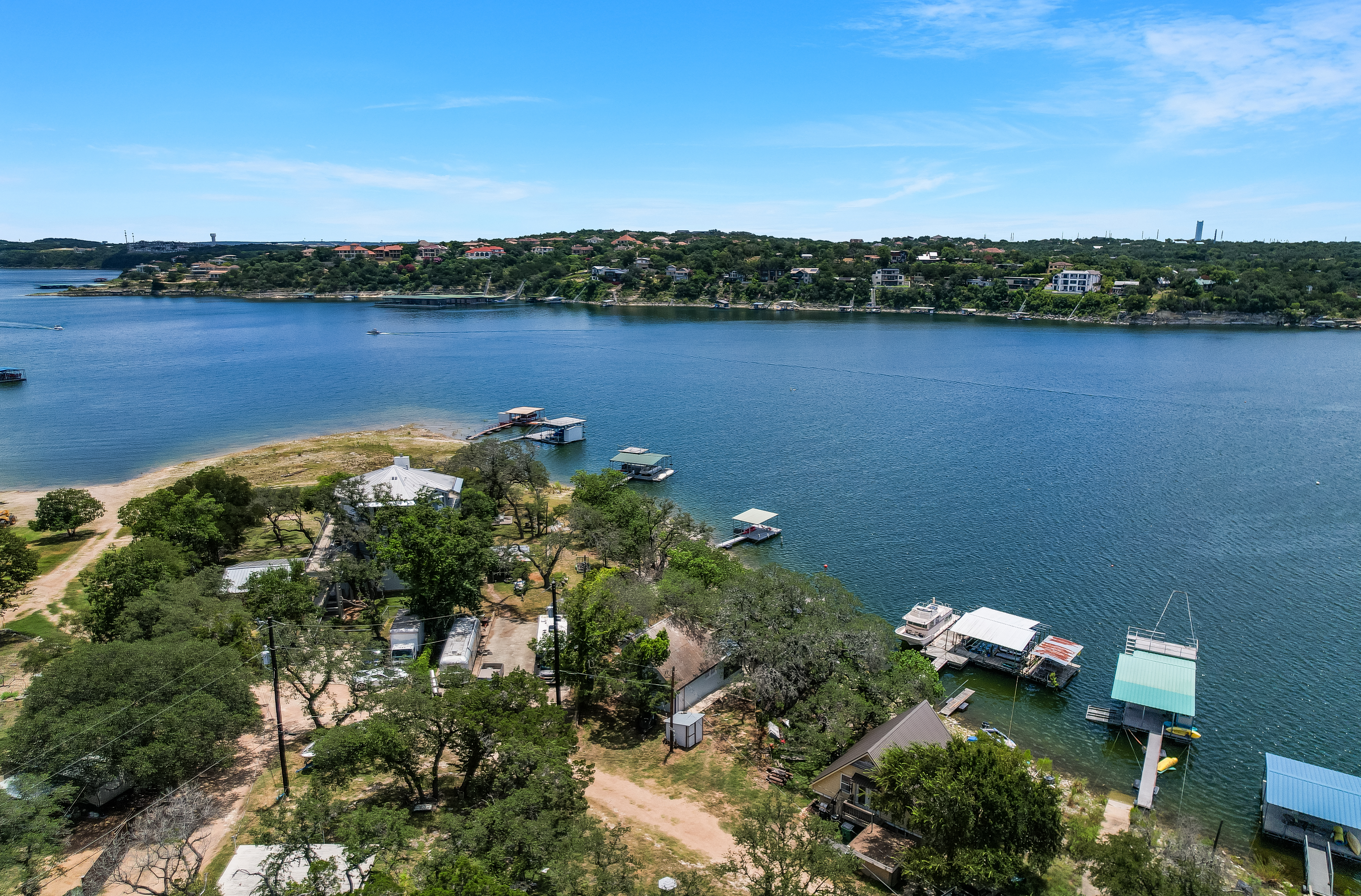  JUST LISTED - Charming lakefront retreat on Lake Travis - 物件實景