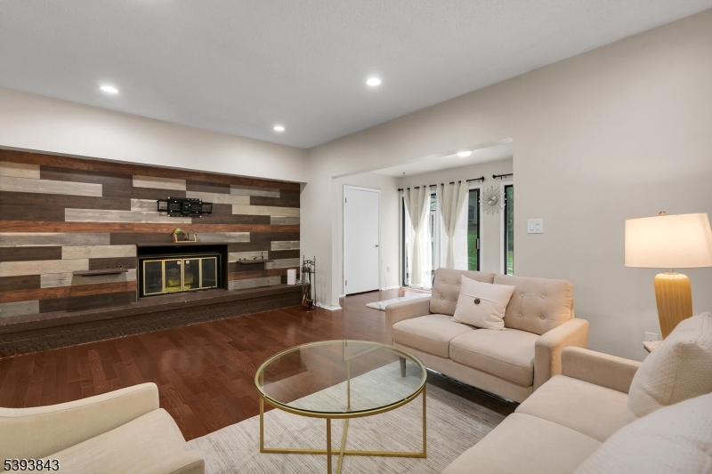 Bernards Twp., New Jersey, 07920, United States, 2 Bedrooms Bedrooms, ,3 BathroomsBathrooms,Residential,For Sale,1972655