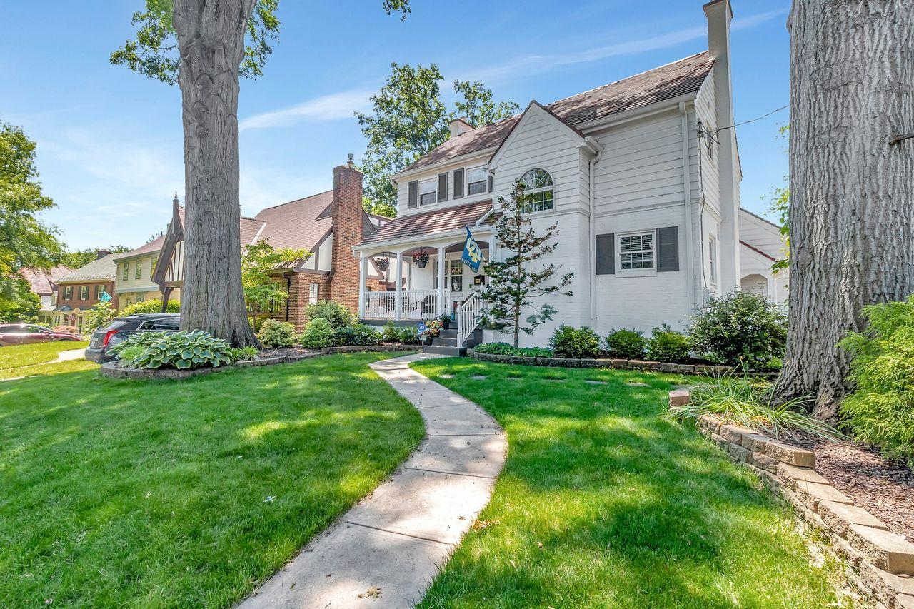 Cincinnati, Ohio, 45209, United States, 3 Bedrooms Bedrooms, ,4 BathroomsBathrooms,Residential,For Sale,2003338