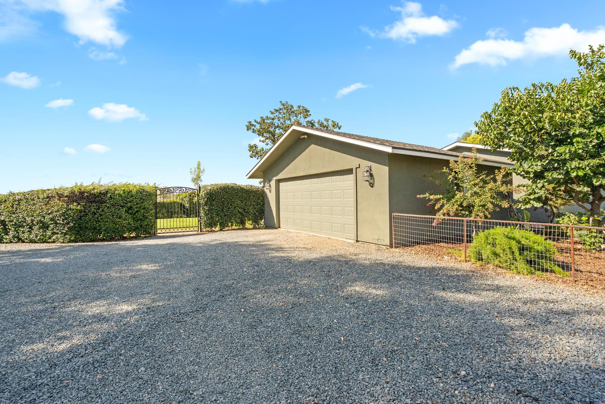 Terra Bella, California, 93270, United States, 3 Bedrooms Bedrooms, ,2 BathroomsBathrooms,Residential,For Sale,1981595