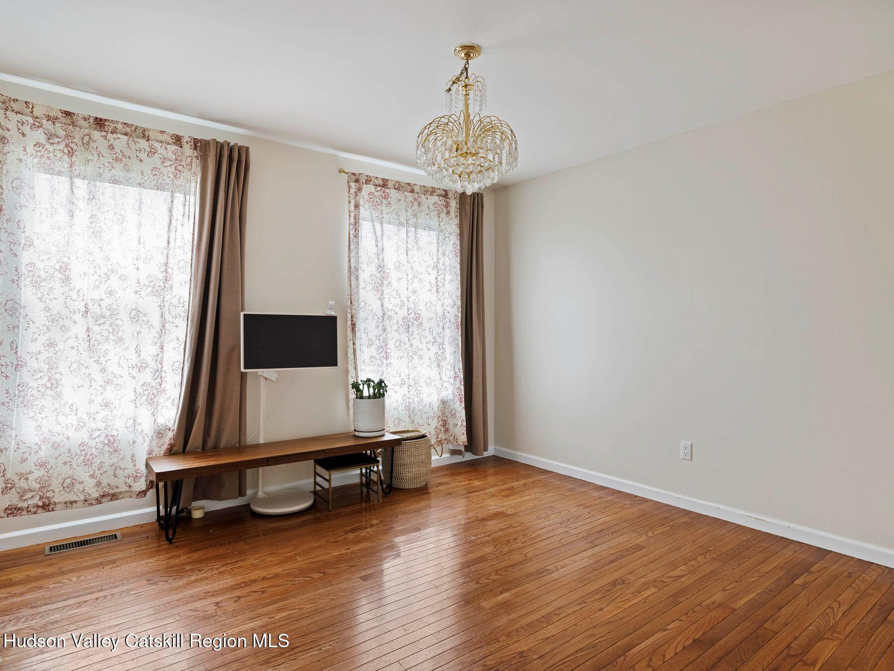 Saugerties, New York, 12477, United States, 4 Bedrooms Bedrooms, ,3 BathroomsBathrooms,Residential,For Sale,1994333