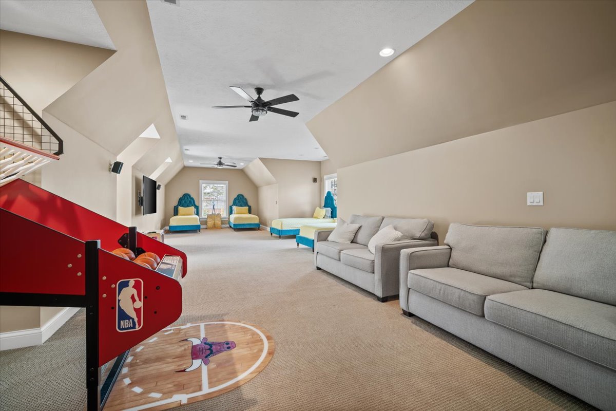 Bloomington, Illinois, 61704, United States, 4 Bedrooms Bedrooms, ,7 BathroomsBathrooms,Residential,For Sale,1941288