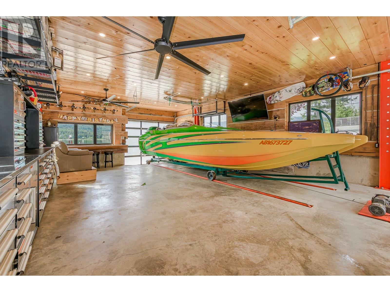 SICAMOUS, British Columbia, V0E 2V1, CA, 3 Bedrooms Bedrooms, ,3 BathroomsBathrooms,Residential,For Sale,1837122