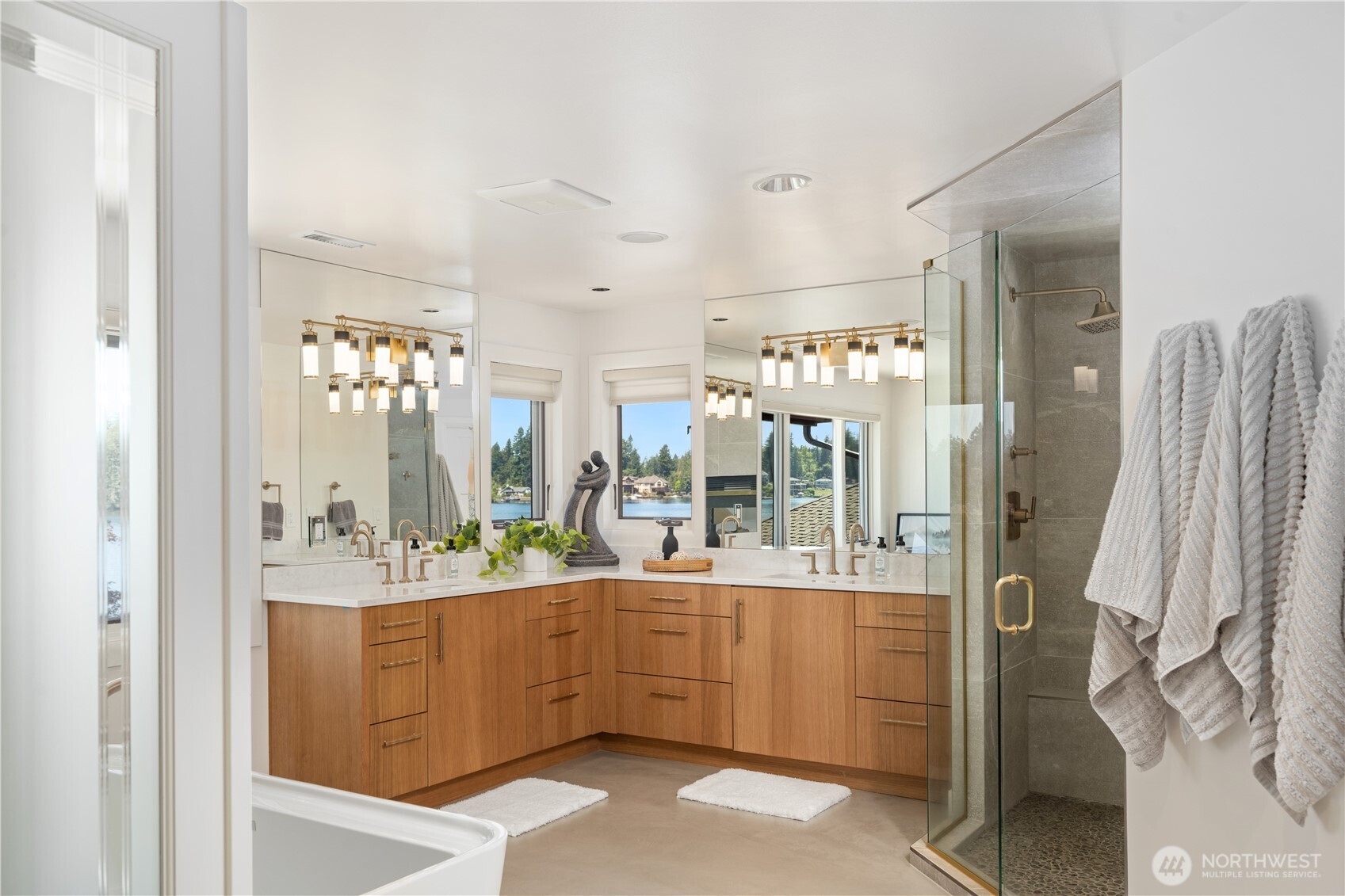 Black Diamond, Washington, 98010, United States, 4 Bedrooms Bedrooms, ,2 BathroomsBathrooms,Residential,For Sale,1902015