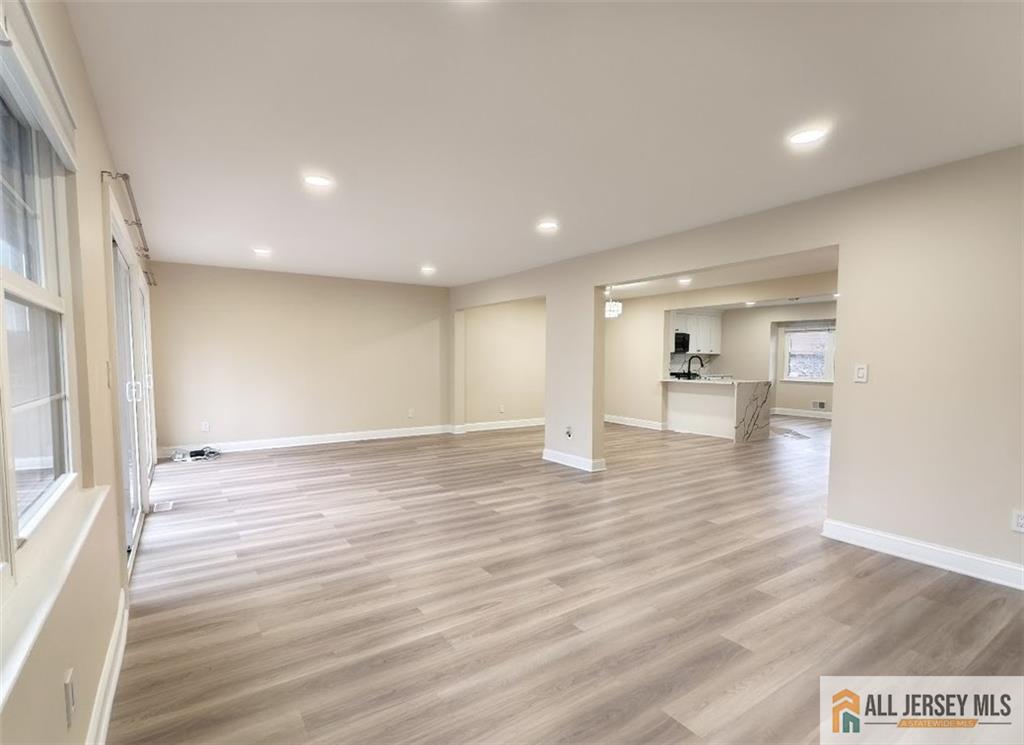 North Brunswick, New Jersey, 08902, United States, 3 Bedrooms Bedrooms, ,3 BathroomsBathrooms,Residential,For Sale,1992119