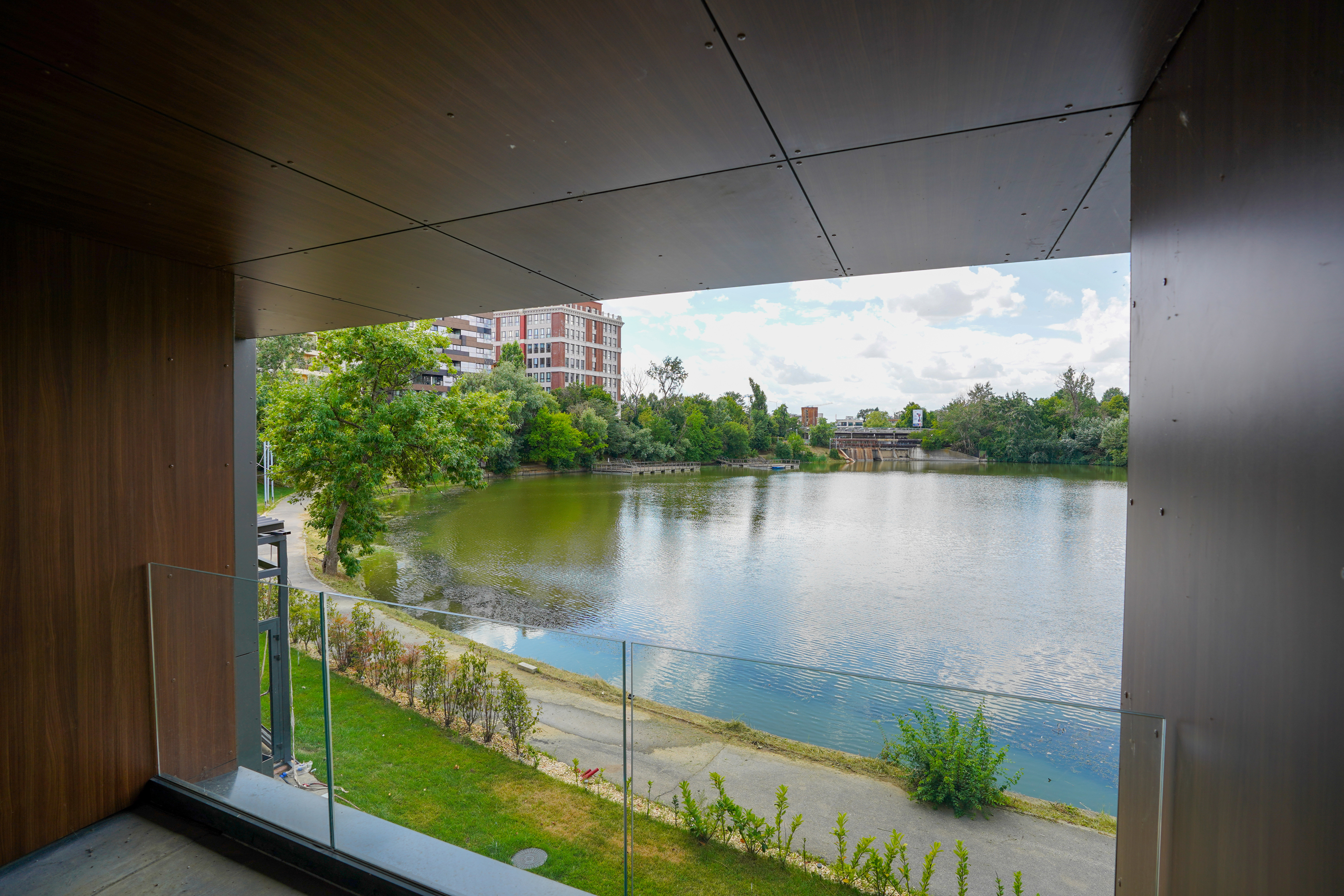  Seven-Room Waterfront Apartment Directly at Lake Level on Lake Floreasca - 物件實景